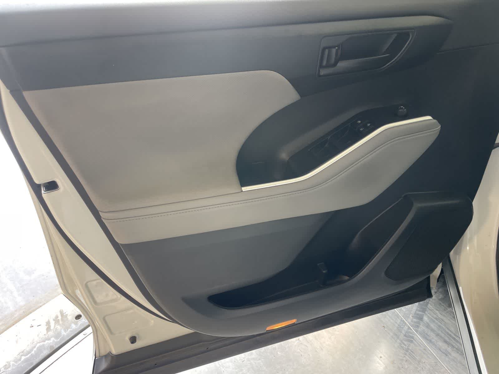 Thumbnail: 2023 Toyota Highlander - 22