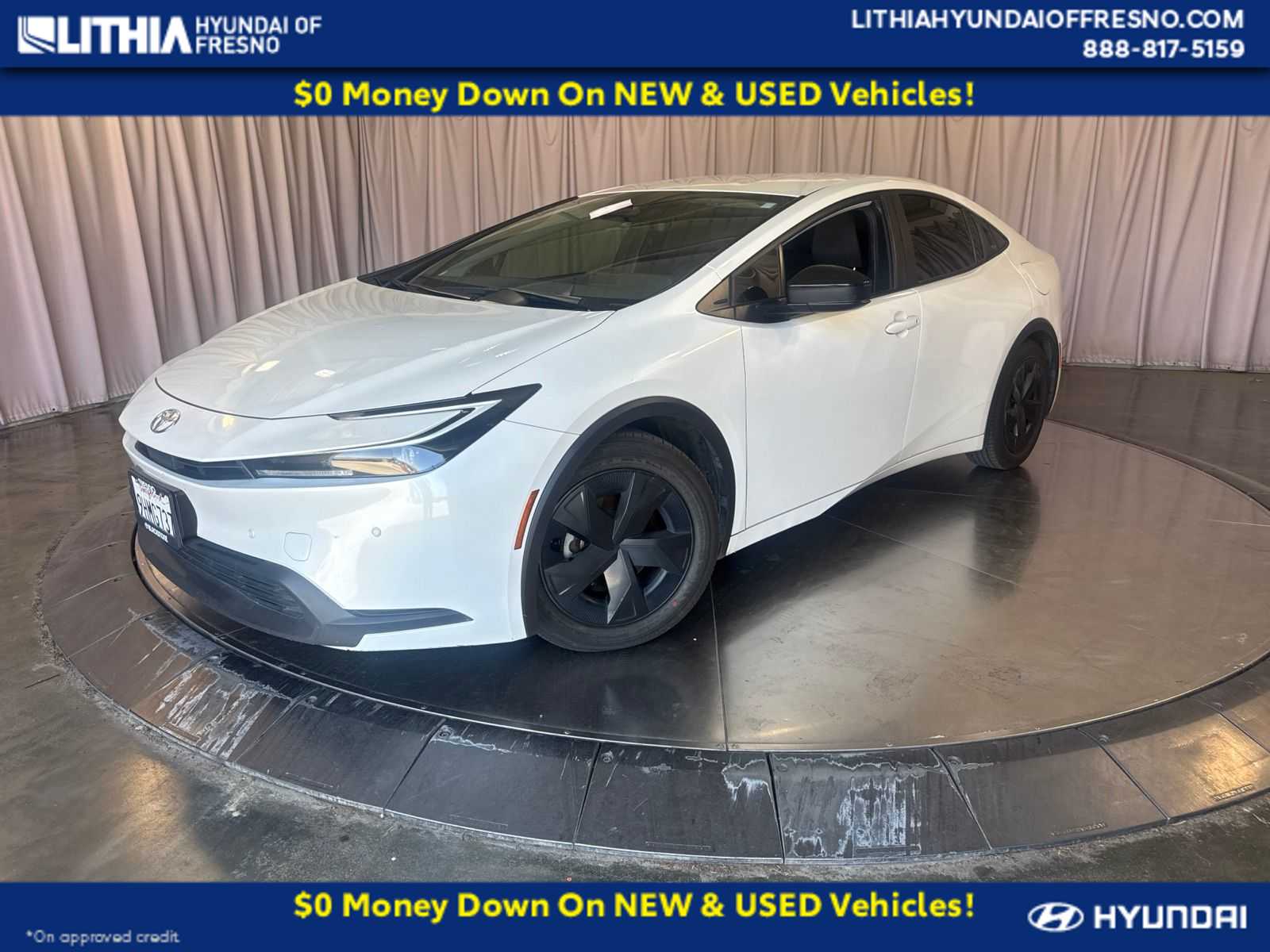 2023 Toyota Prius LE FWD's photo
