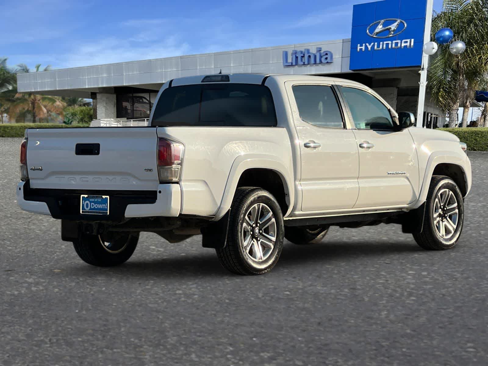 Thumbnail: 2017 Toyota Tacoma - 3