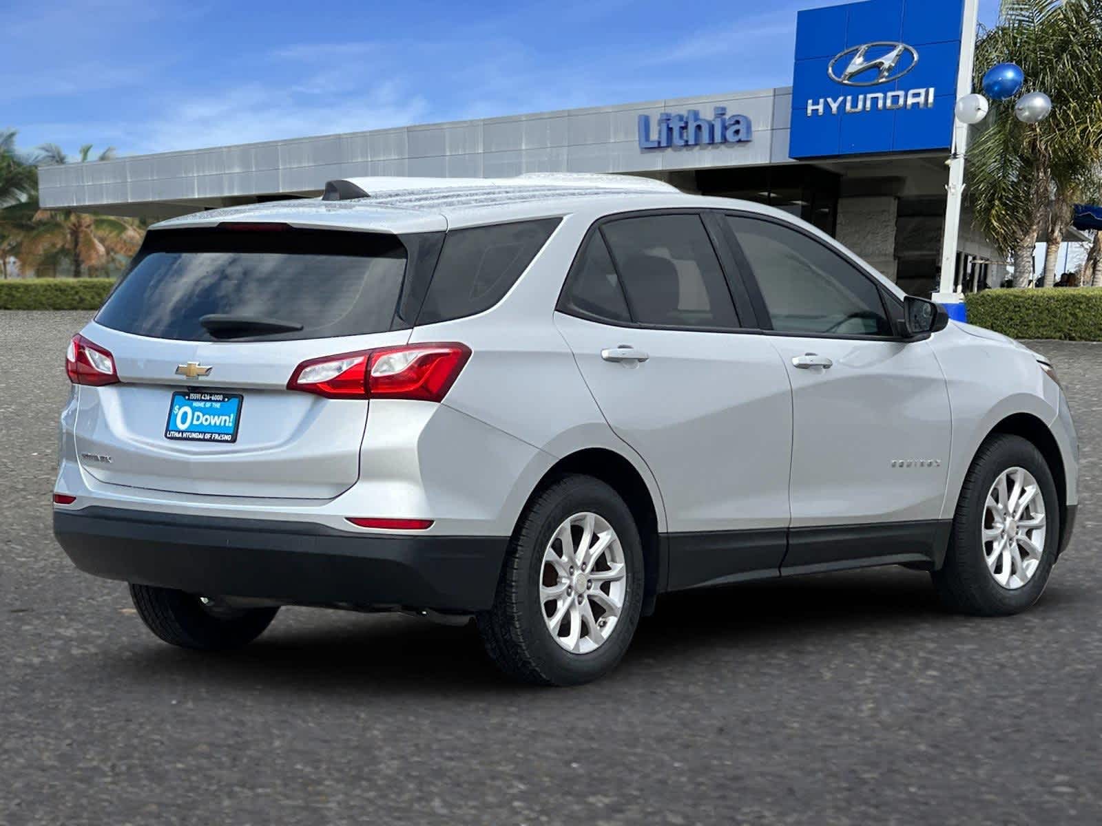 2019 Chevrolet Equinox LS photo 2