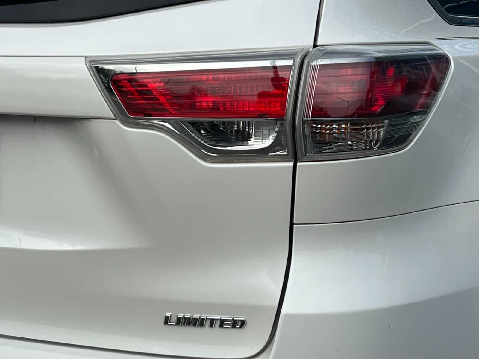 Thumbnail: 2016 Toyota Highlander - 28