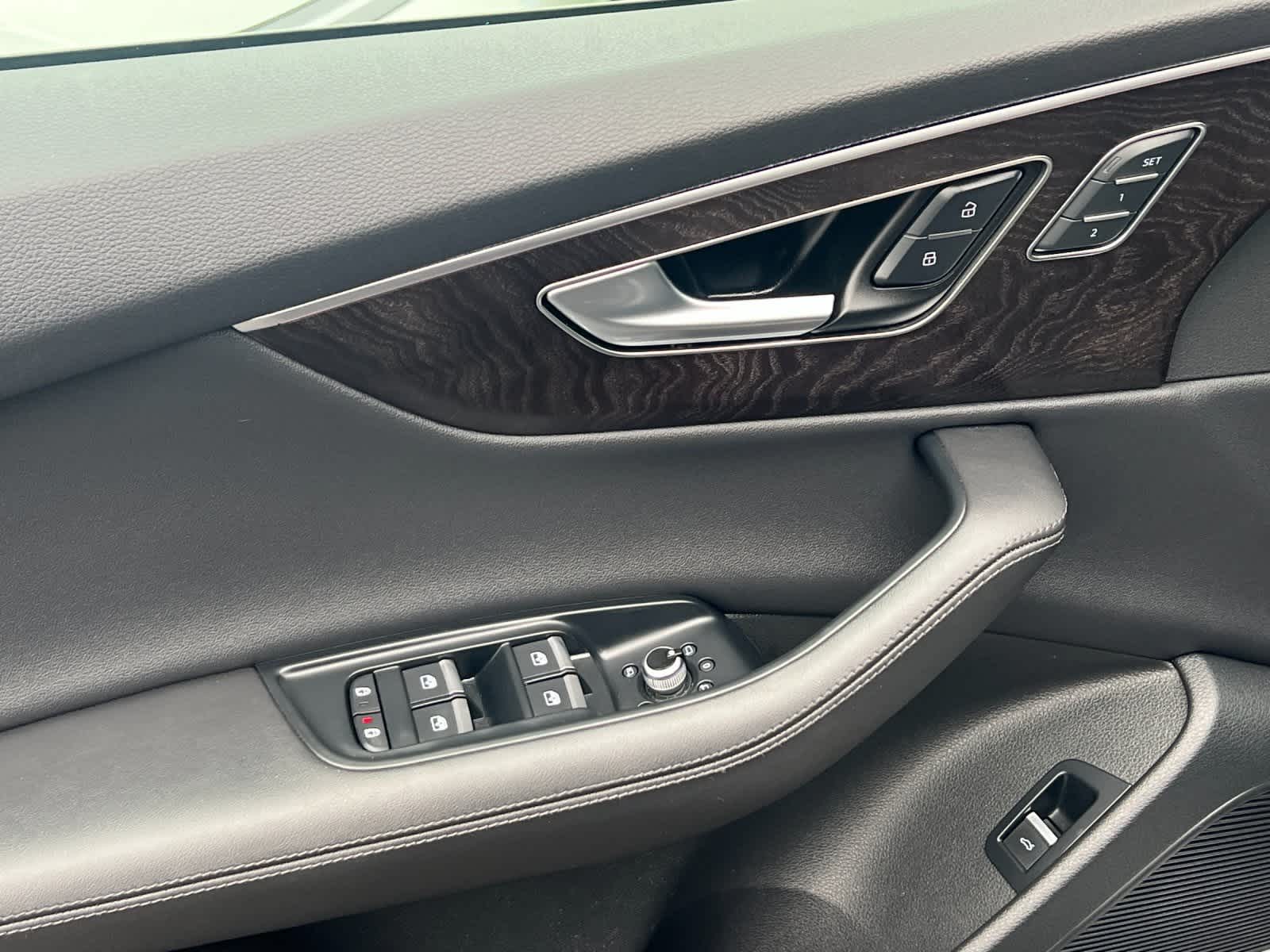 Thumbnail: 2023 Audi Q7 - 12