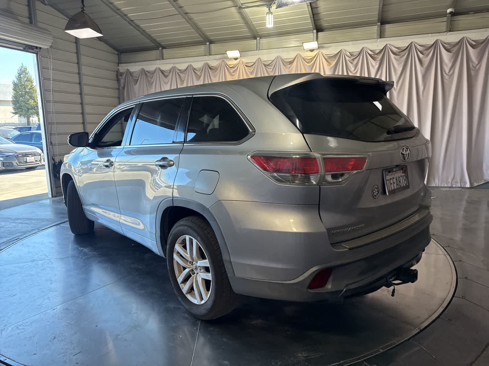 2014 Toyota Highlander LE V6 photo 6