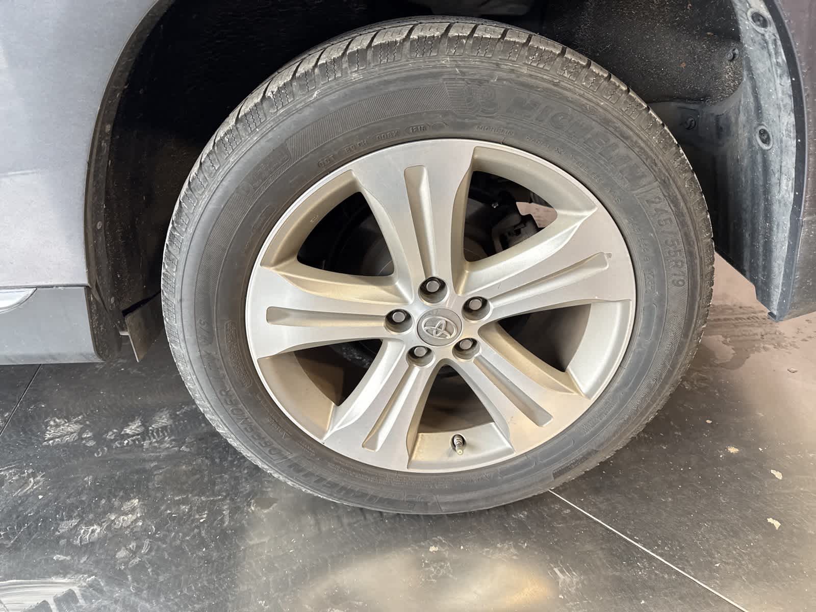 Thumbnail: 2013 Toyota Highlander - 9