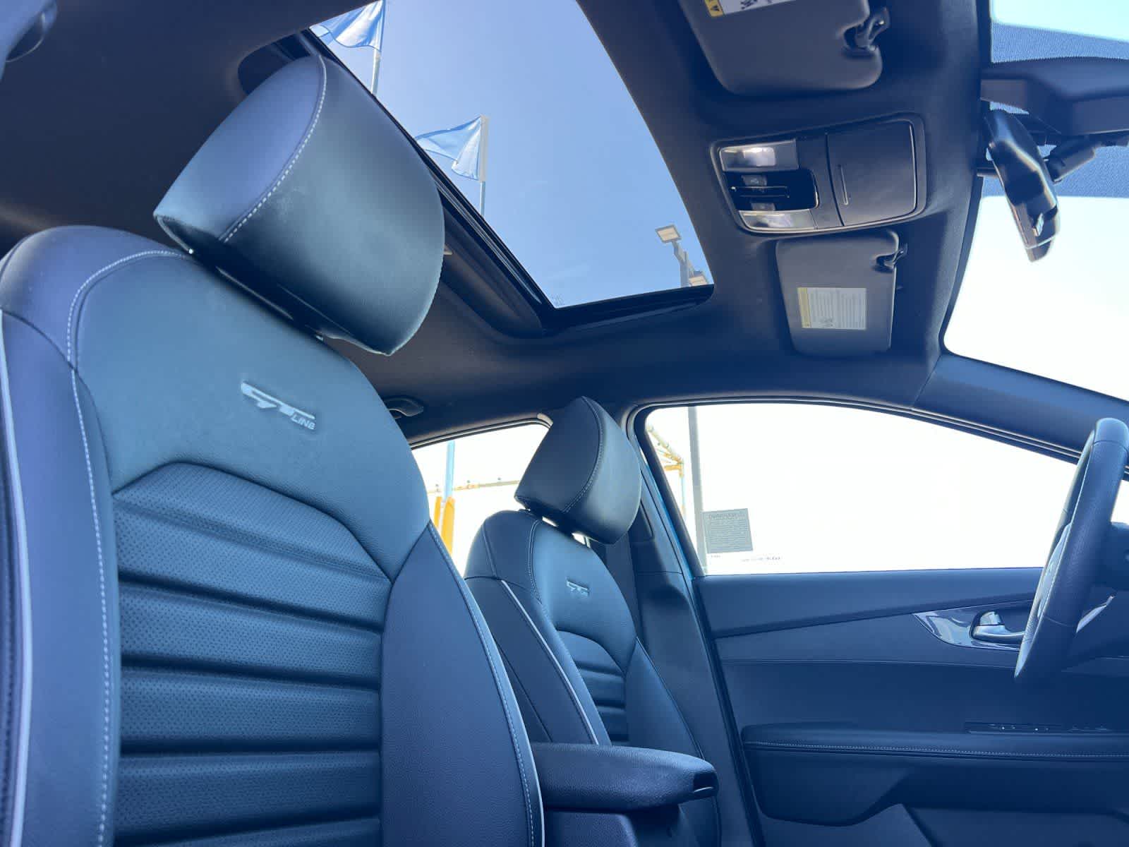 Thumbnail: 2023 Kia Forte - 17