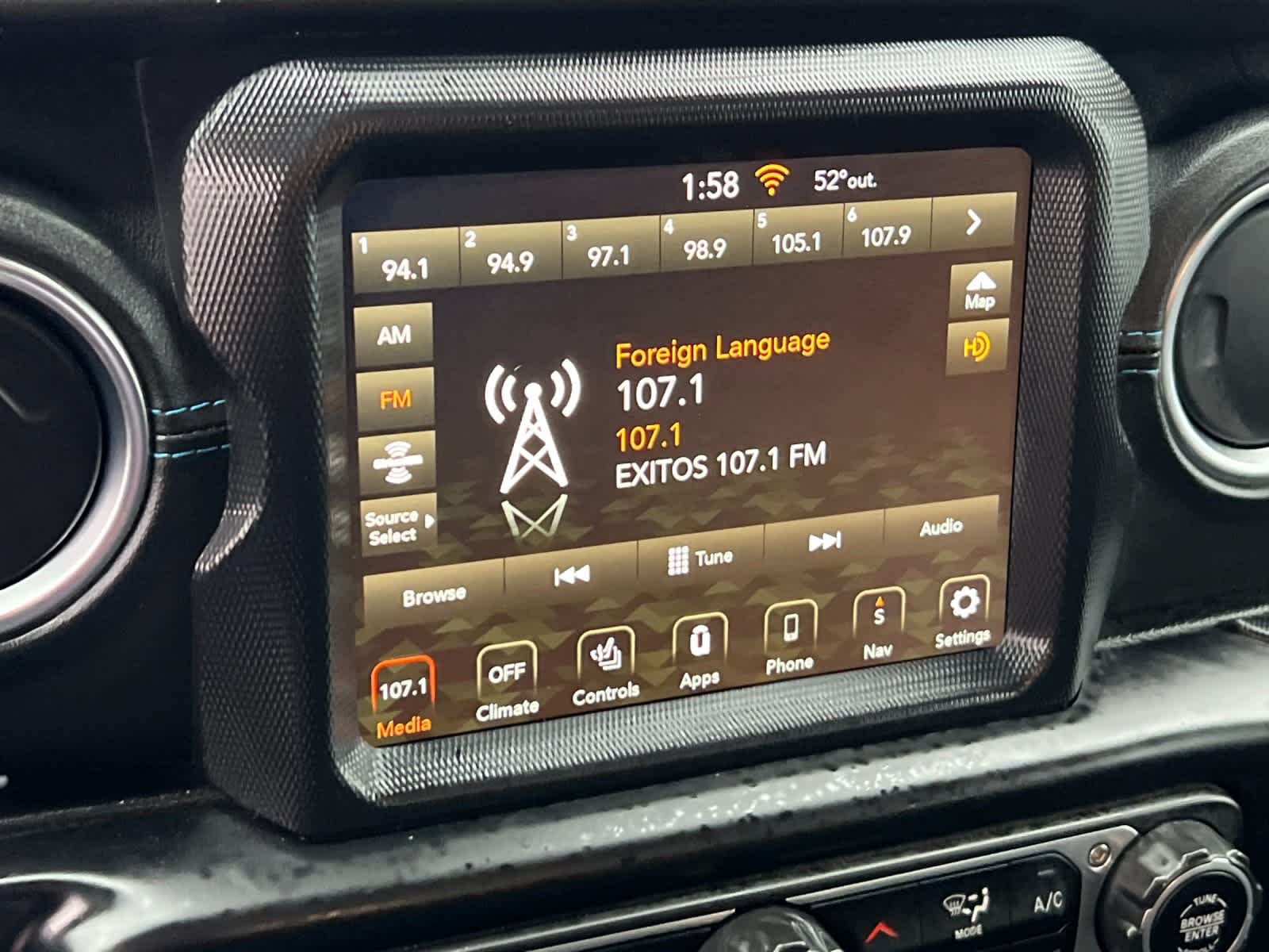 Thumbnail: 2021 Jeep Wrangler - 18