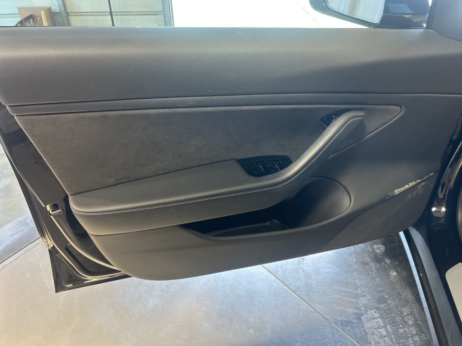 Thumbnail: 2018 Tesla Model 3 - 21