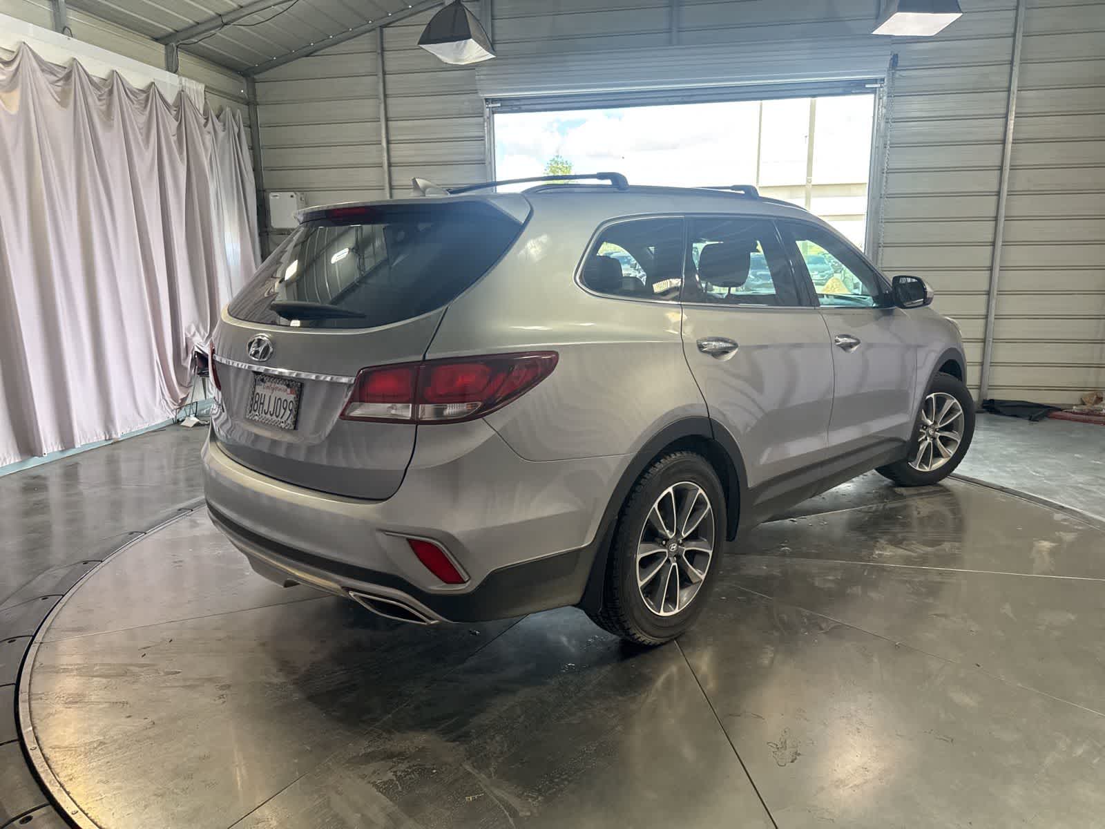 2018 Hyundai Santa Fe SE photo 4