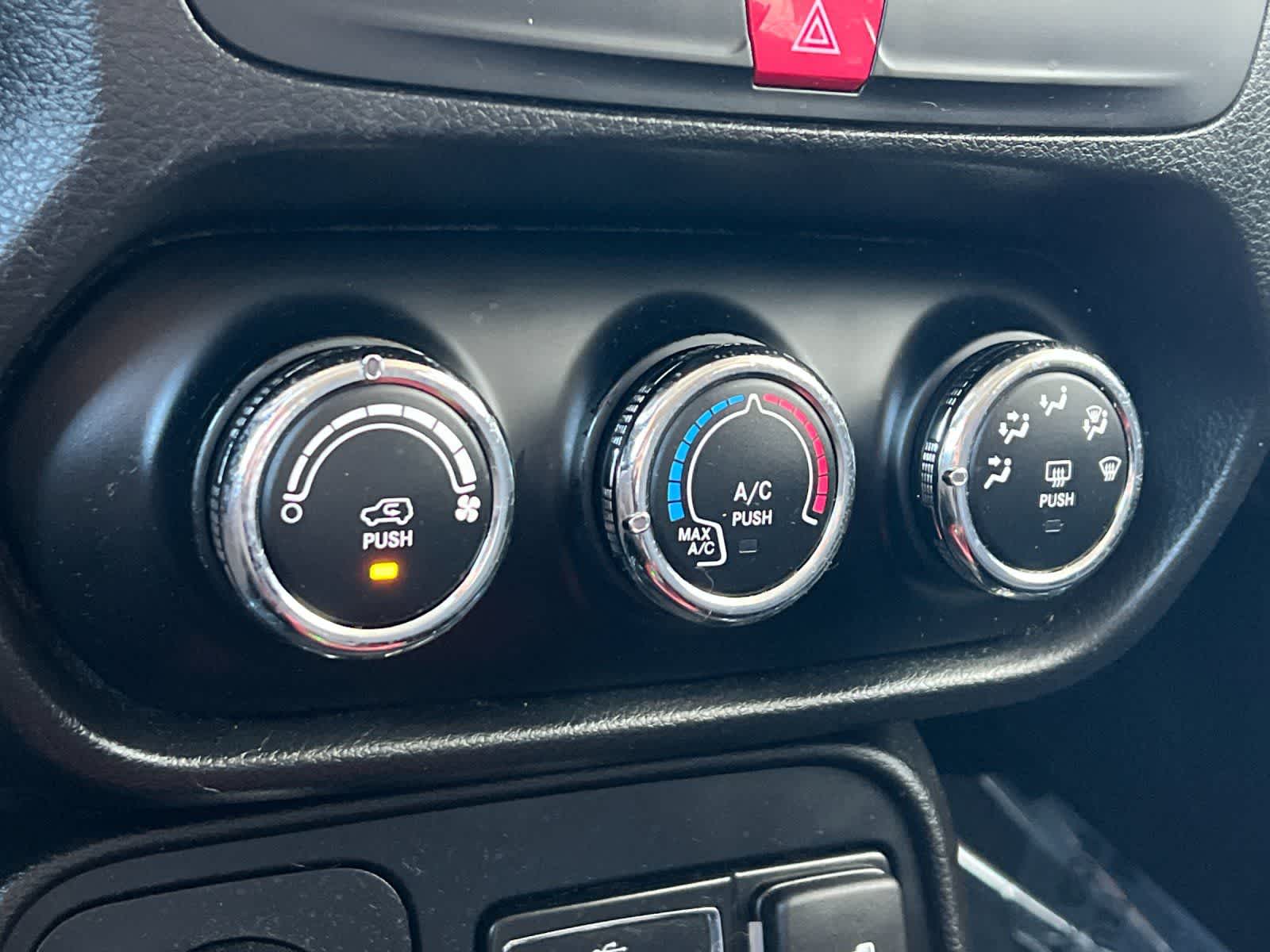 Thumbnail: 2016 Jeep Renegade - 21