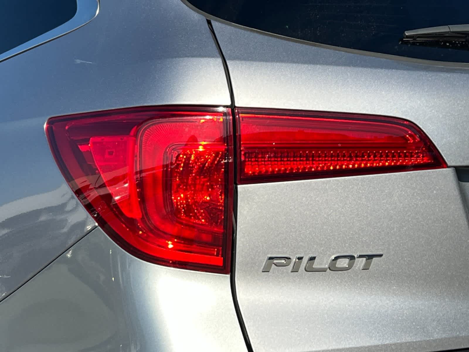 Thumbnail: 2017 Honda Pilot - 28