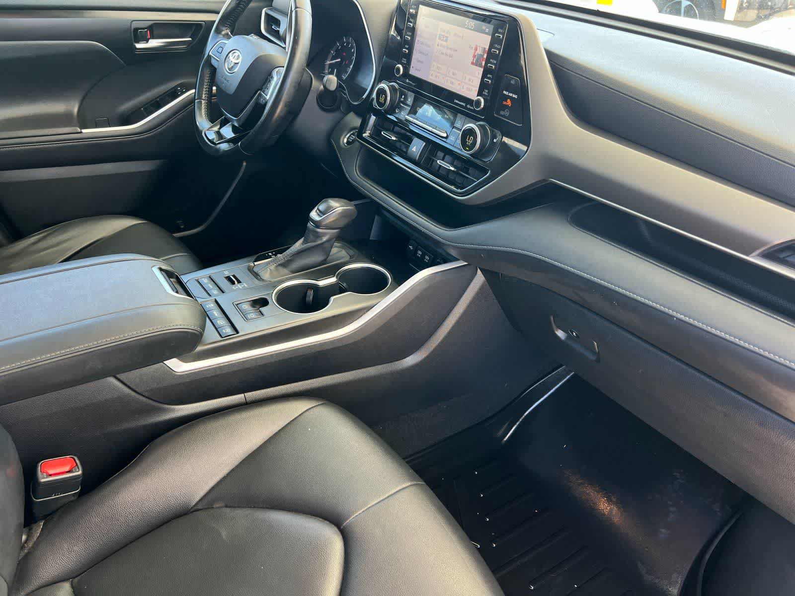 Thumbnail: 2020 Toyota Highlander - 18