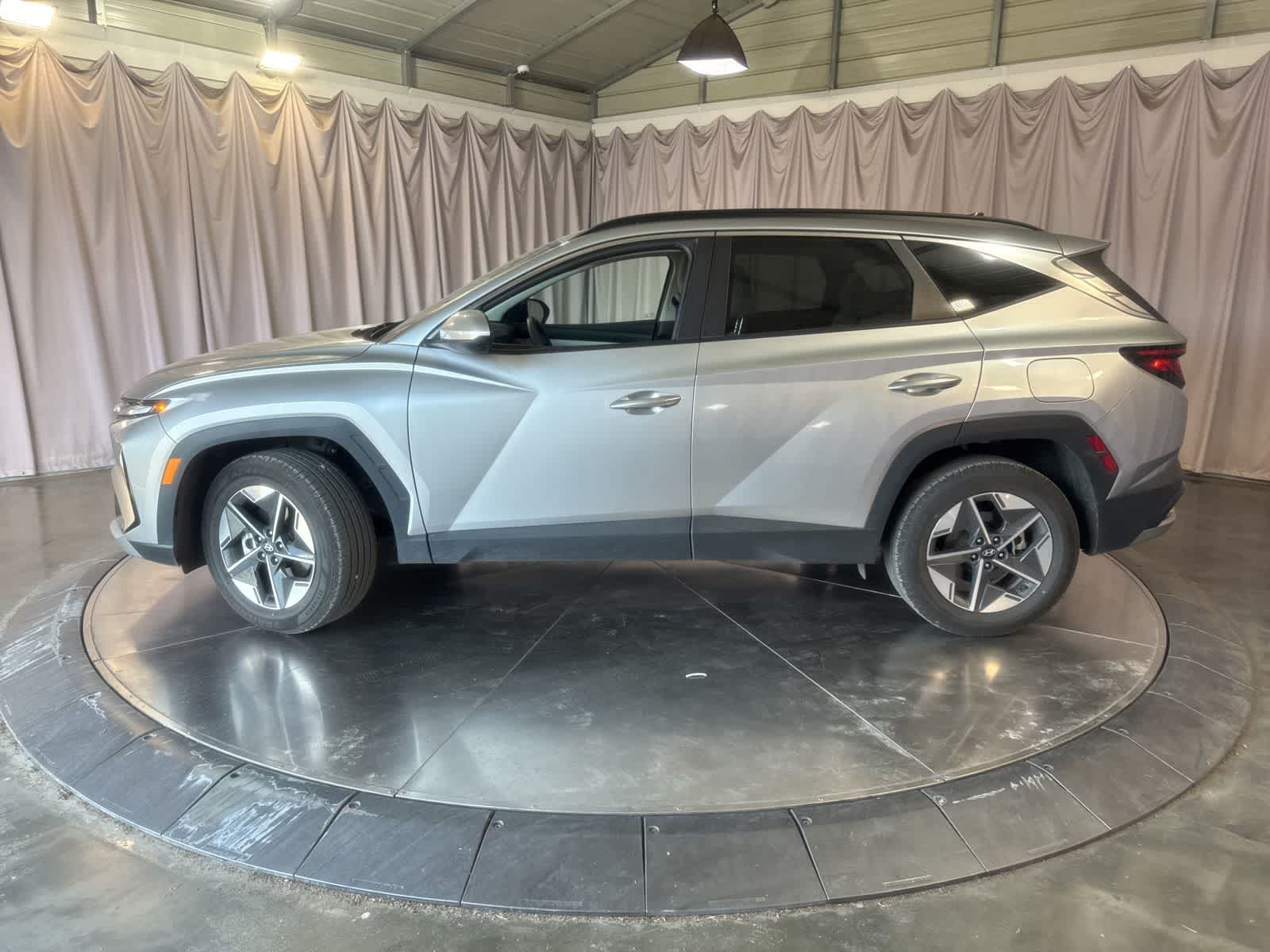 2025 Hyundai Tucson SEL photo 3