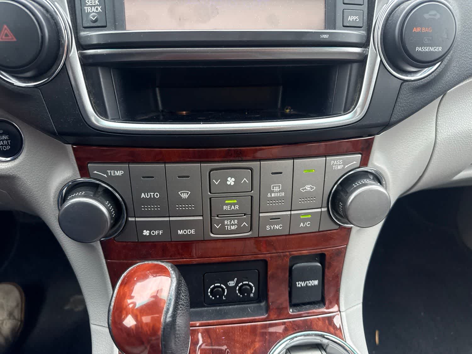 Thumbnail: 2013 Toyota Highlander - 24