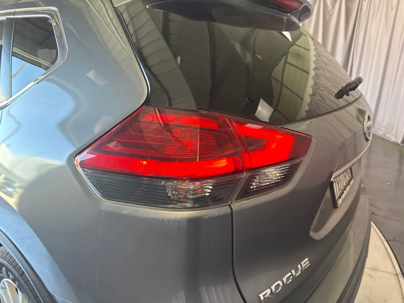 Thumbnail: 2017 Nissan Rogue - 9