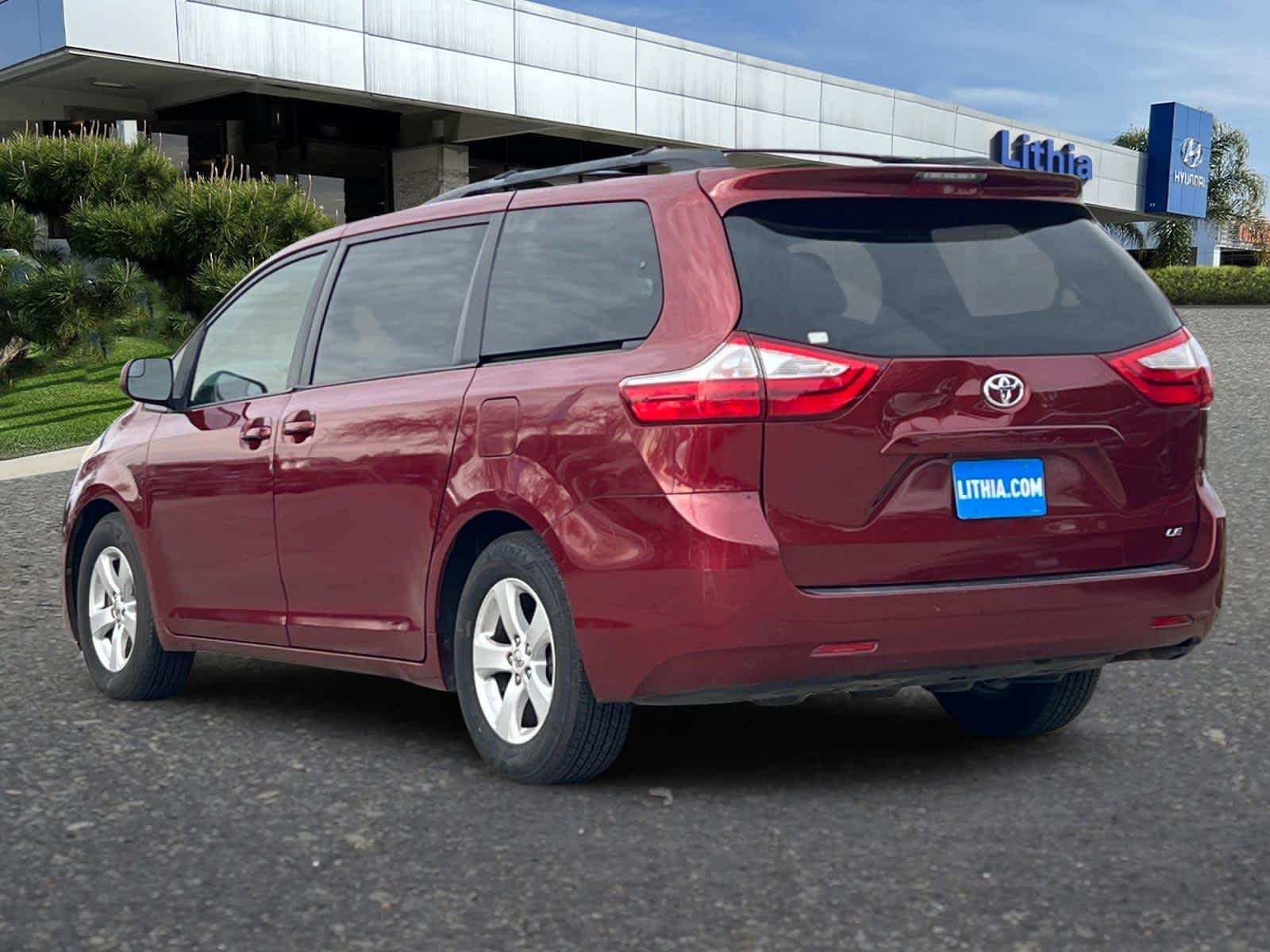 Thumbnail: 2017 Toyota Sienna - 7