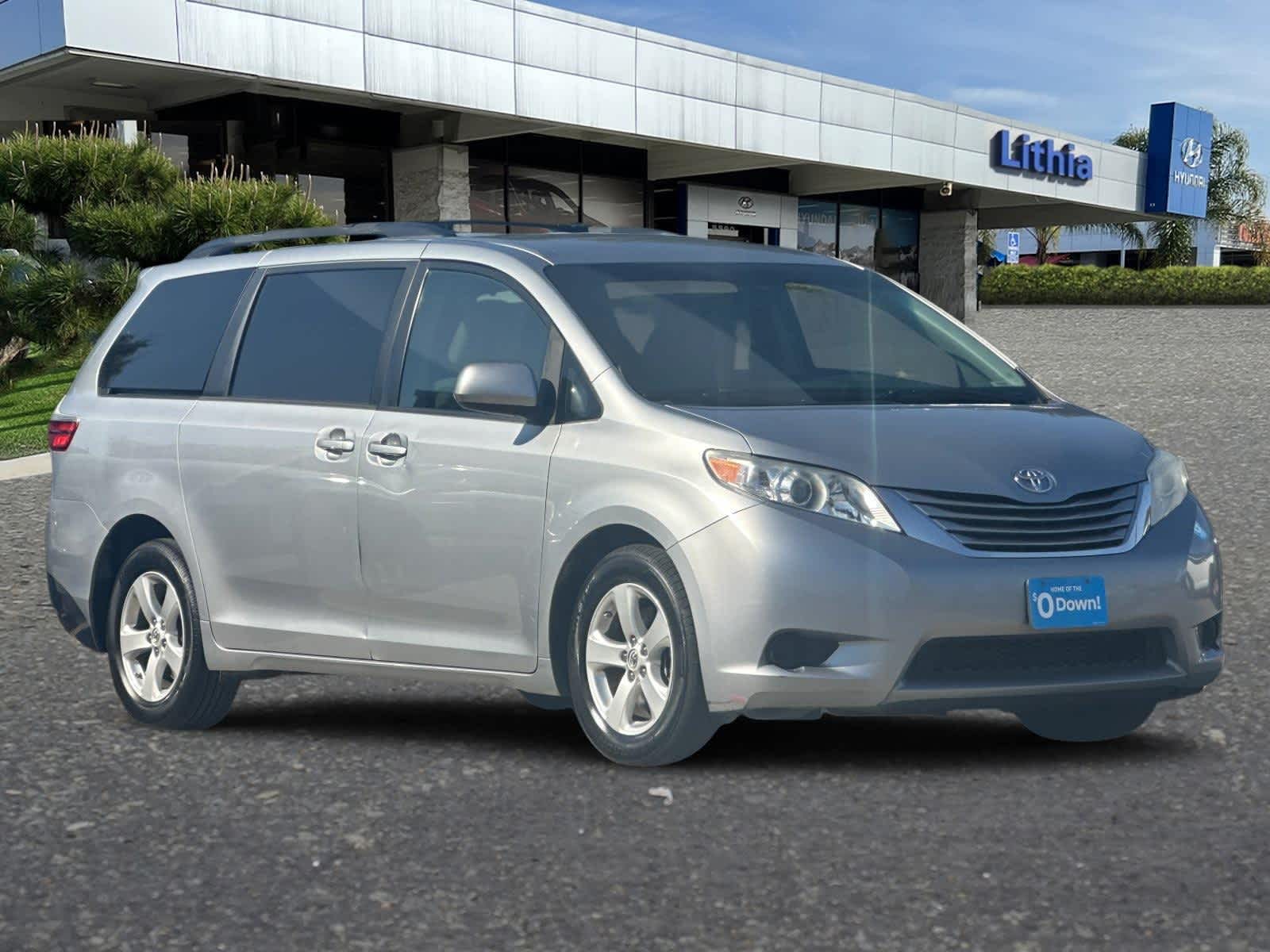 Thumbnail: 2017 Toyota Sienna - 9