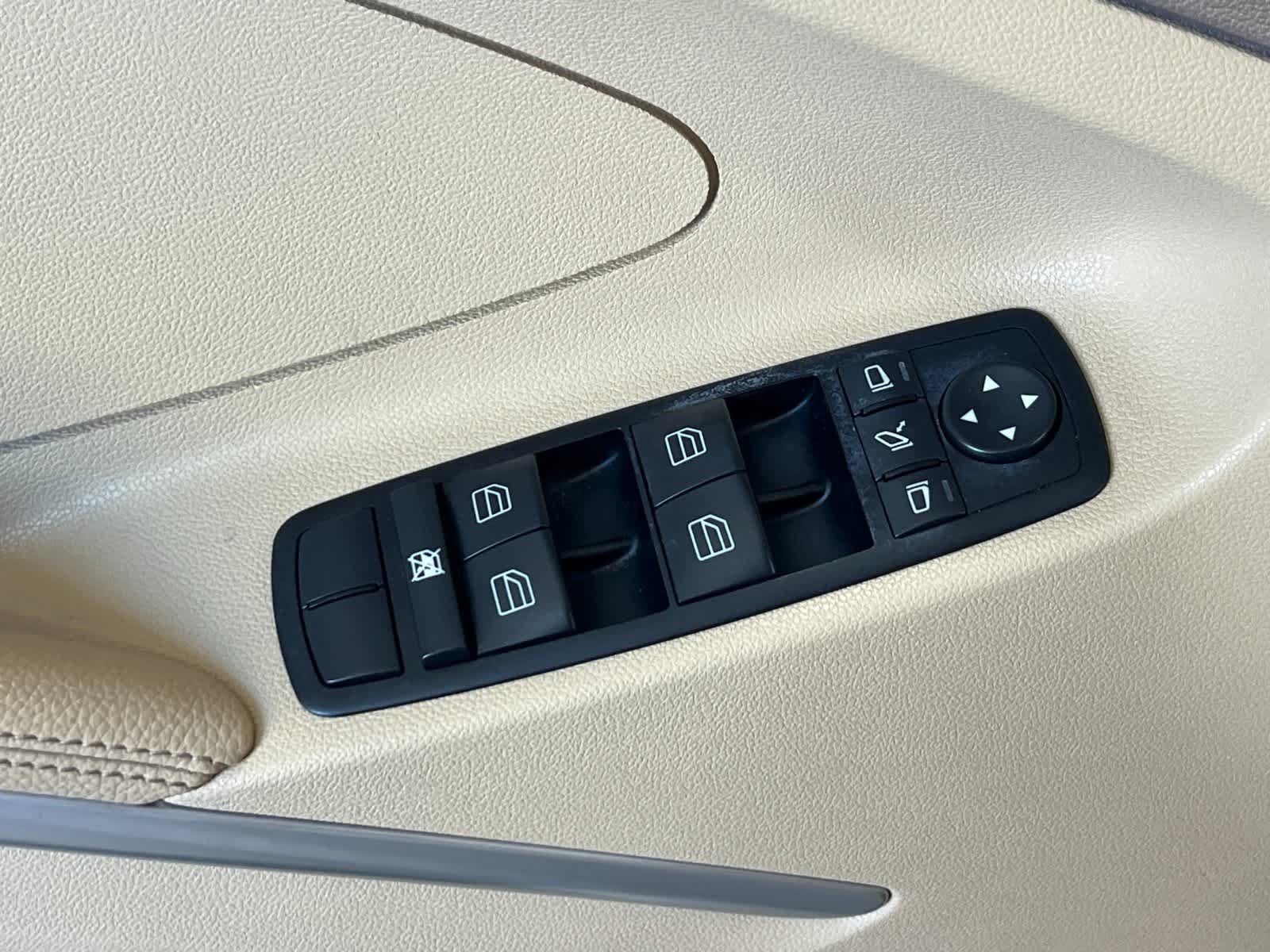 Thumbnail: 2008 Mercedes-Benz M-Class - 12