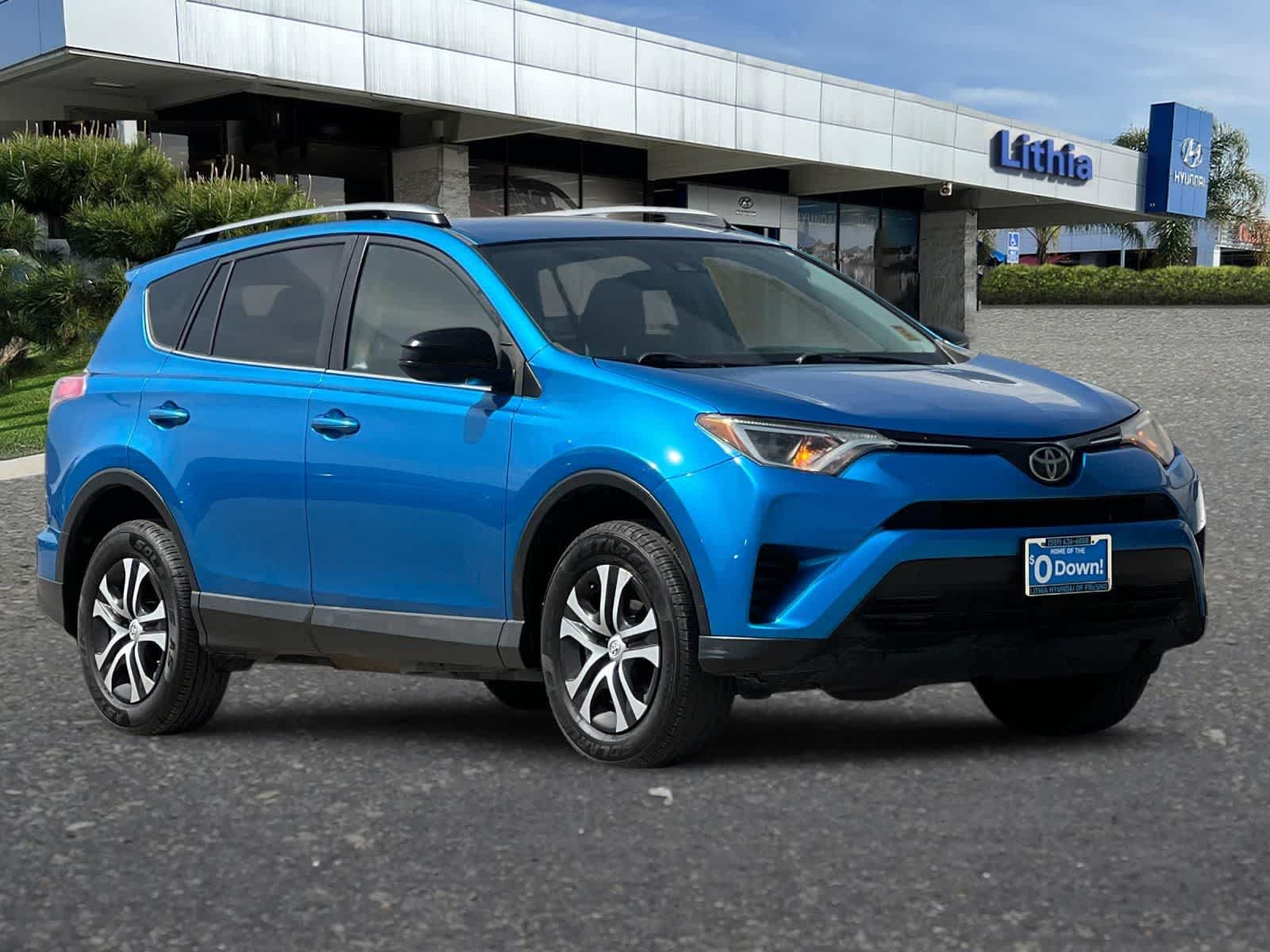 Thumbnail: 2017 Toyota RAV4 - 10
