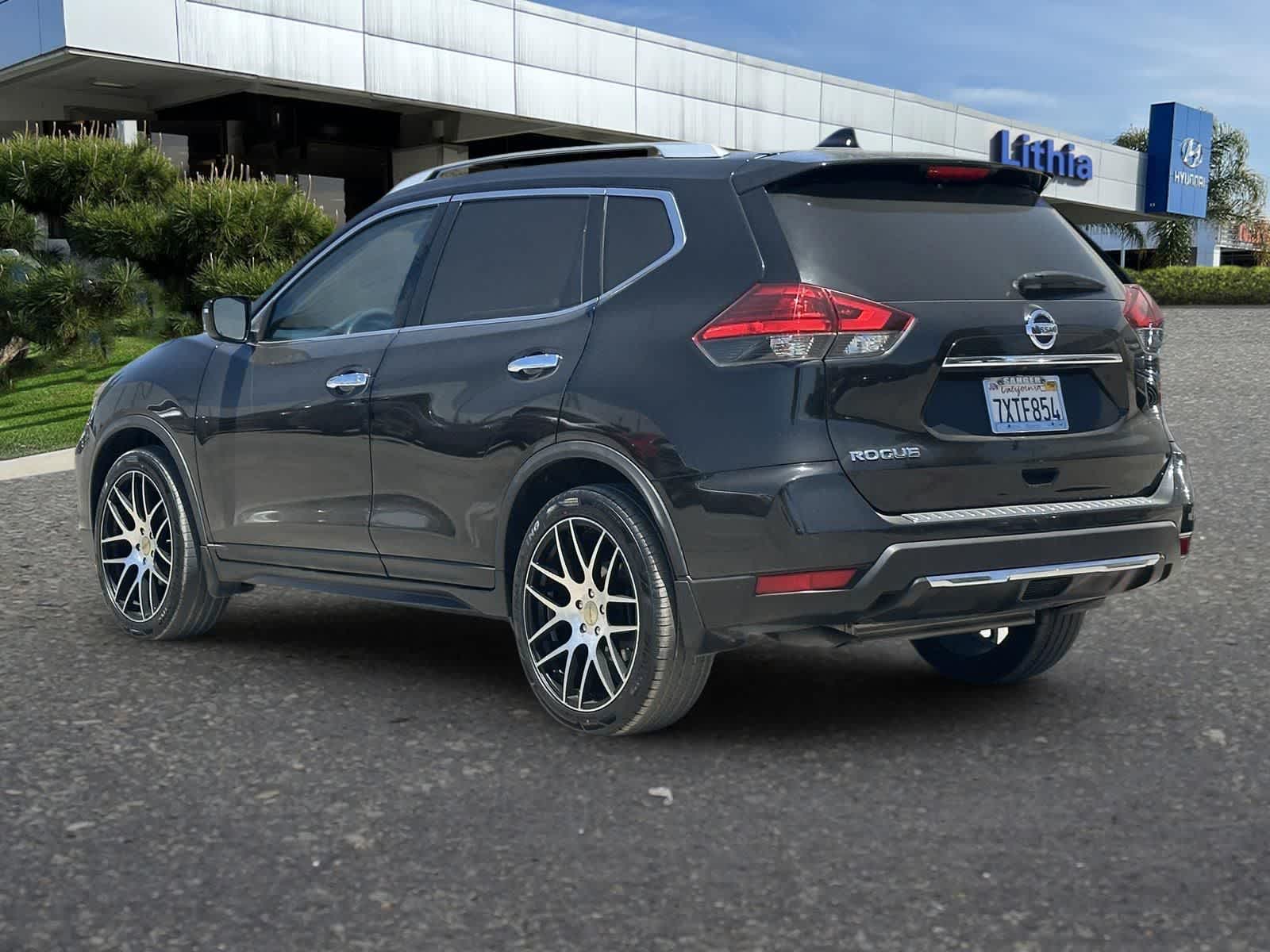 Thumbnail: 2017 Nissan Rogue - 7