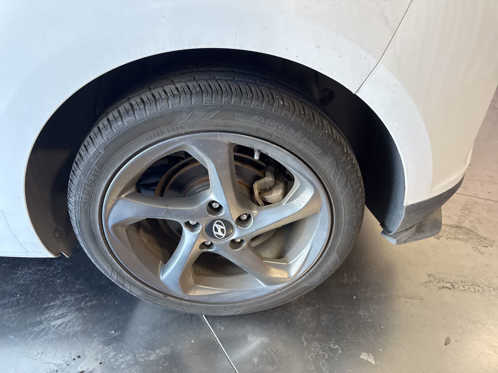 Thumbnail: 2019 Hyundai Veloster - 10