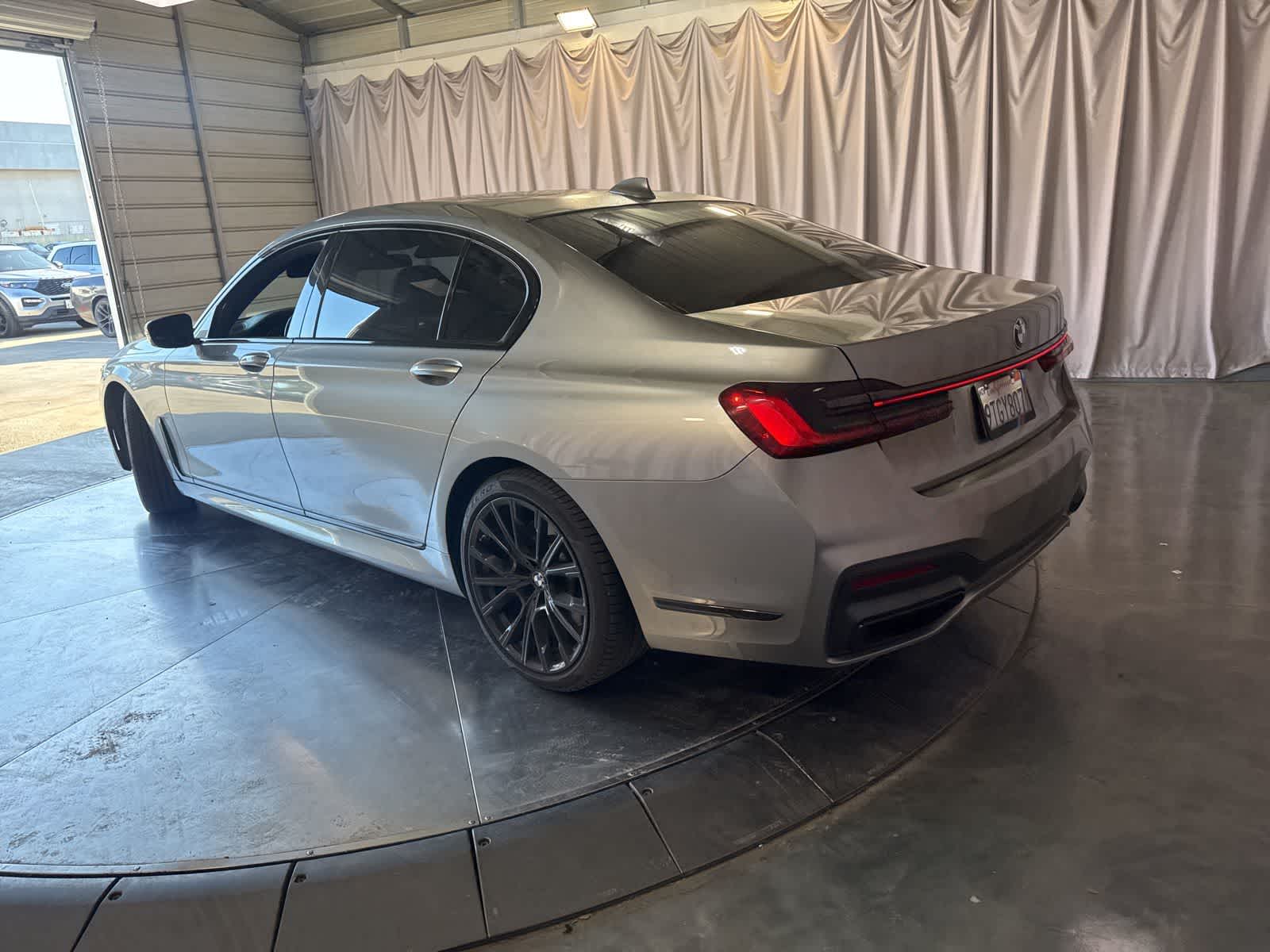 2022 BMW 740i photo 6