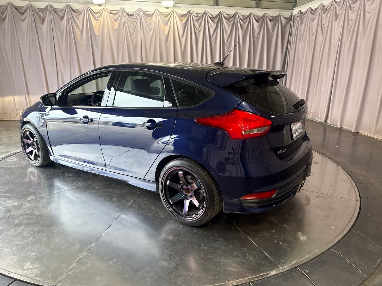 2017 Ford Focus ST Base photo 5