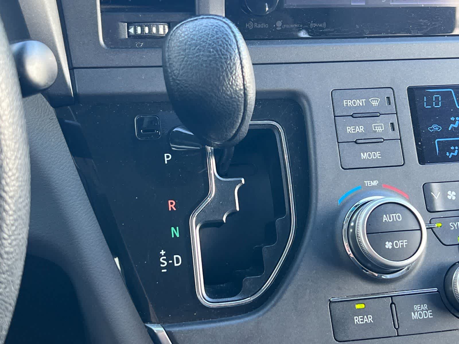 Thumbnail: 2017 Toyota Sienna - 24