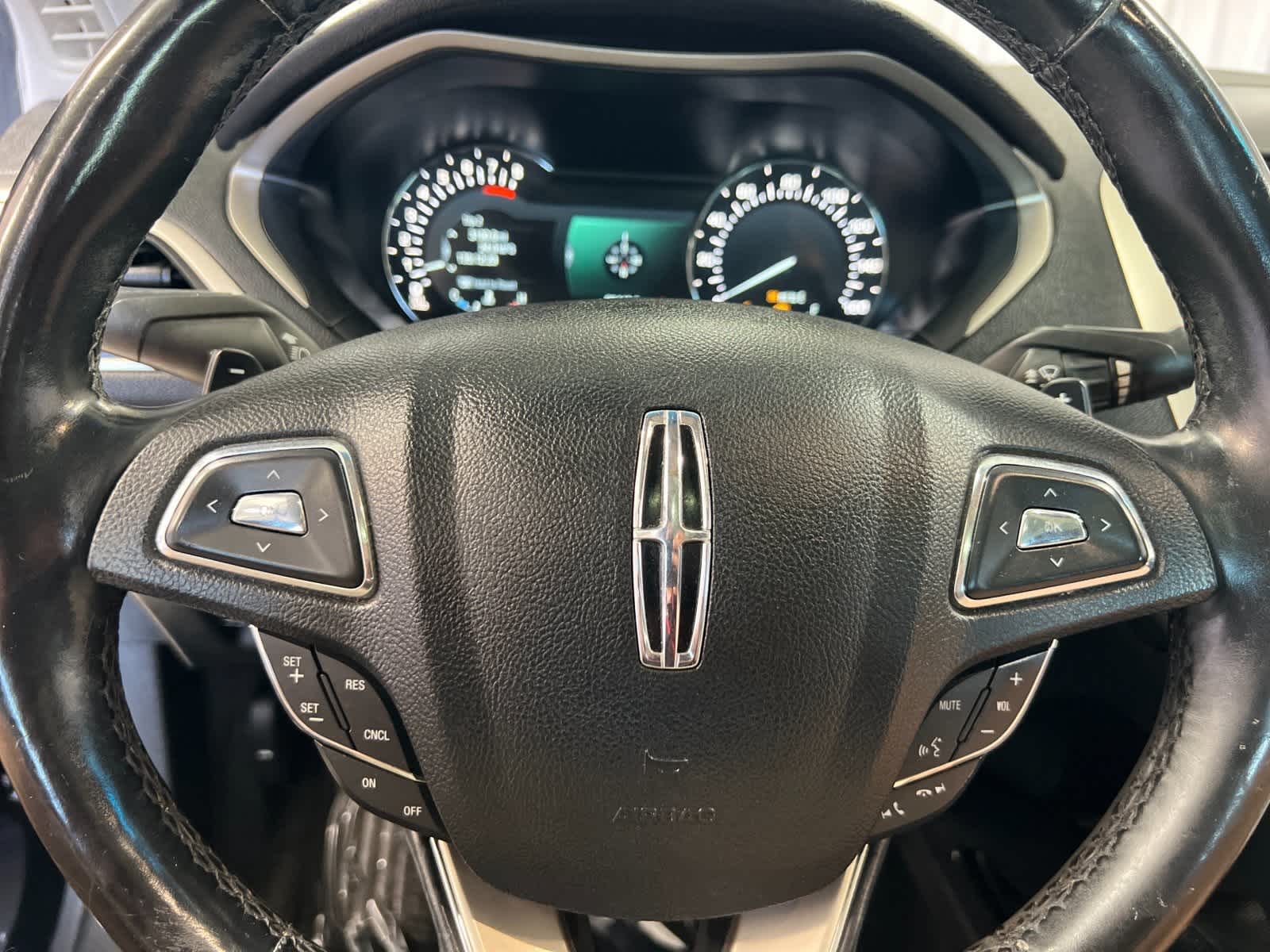 Thumbnail: 2016 Lincoln MKZ - 21