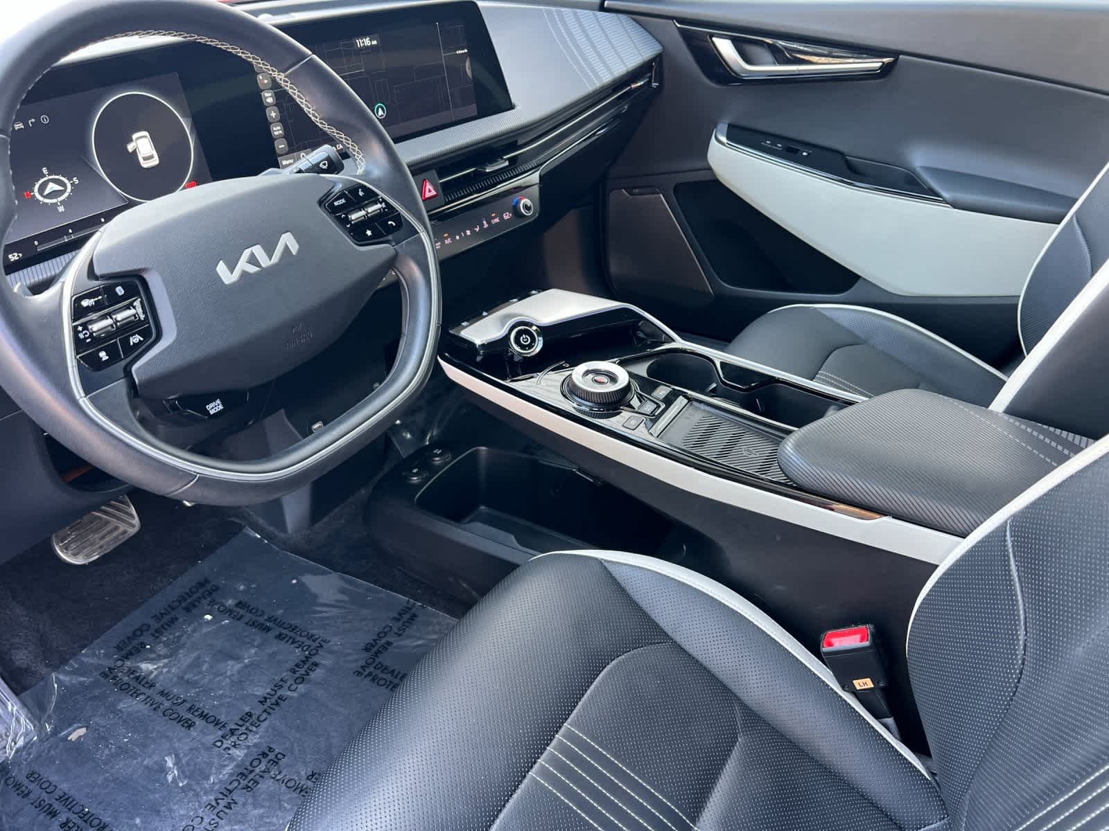 Thumbnail: 2022 Kia EV6 - 11