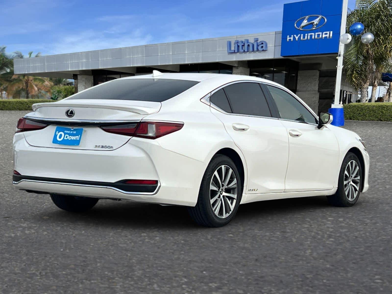 Thumbnail: 2019 Lexus ES - 3