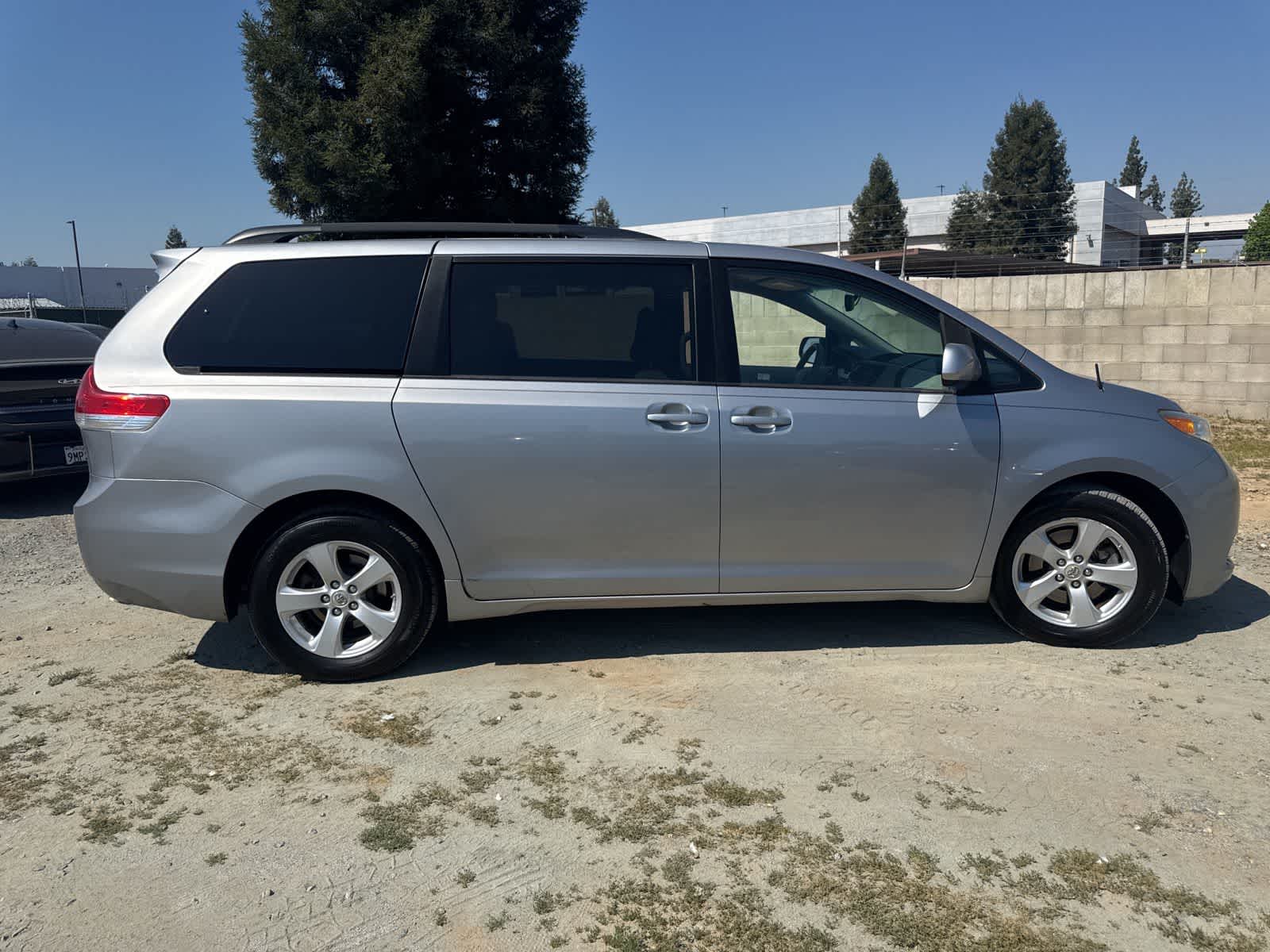 Thumbnail: 2012 Toyota Sienna - 4