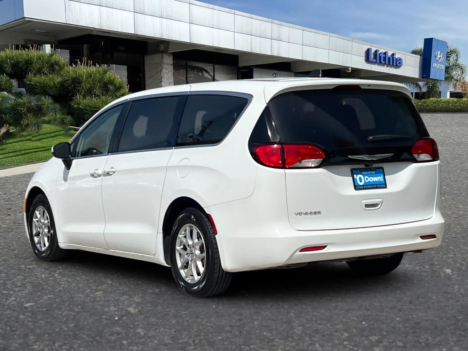 Thumbnail: 2023 Chrysler Voyager - 7