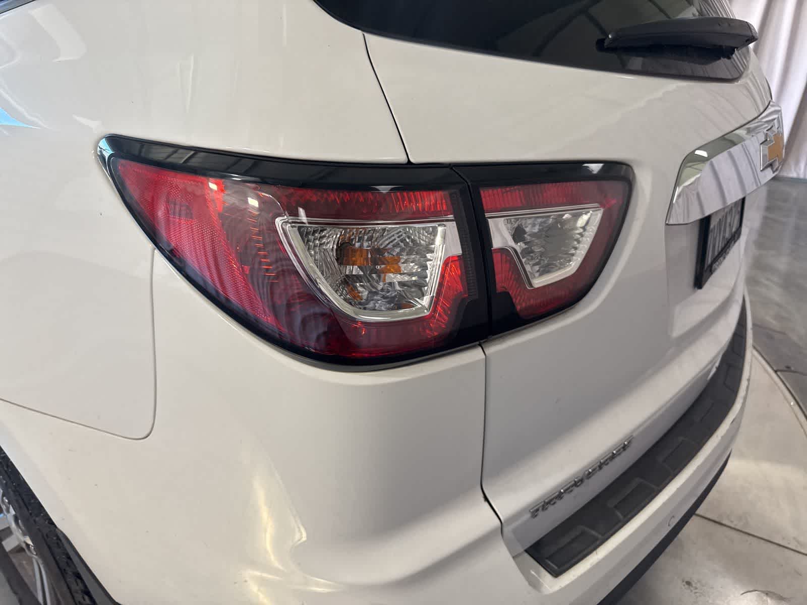 Thumbnail: 2017 Chevrolet Traverse - 10