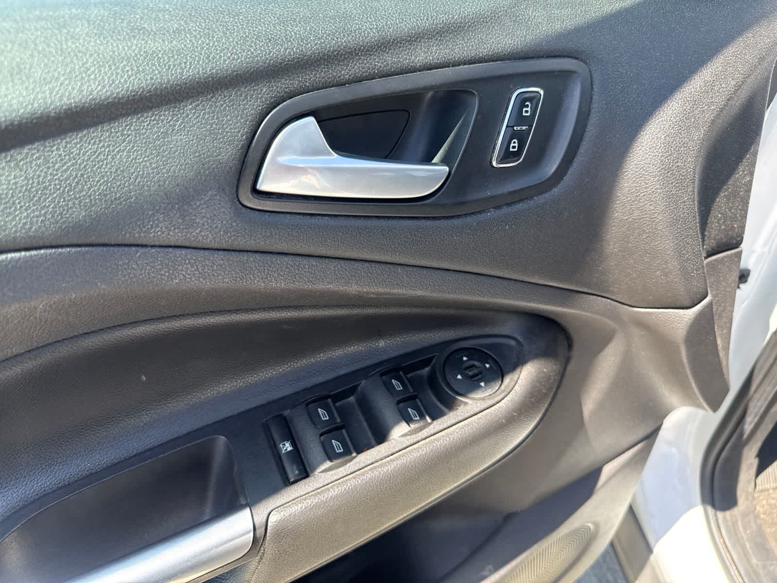 Thumbnail: 2015 Ford Escape - 16