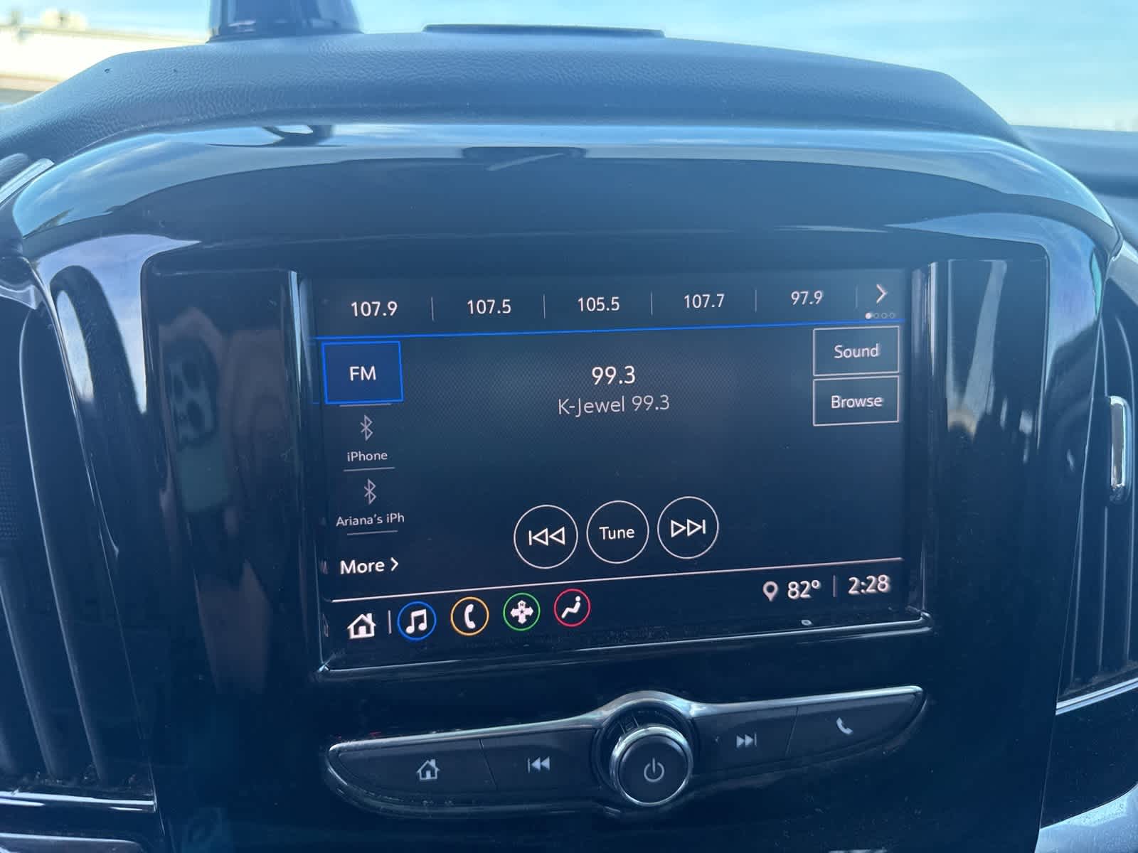 Thumbnail: 2020 Chevrolet Traverse - 23