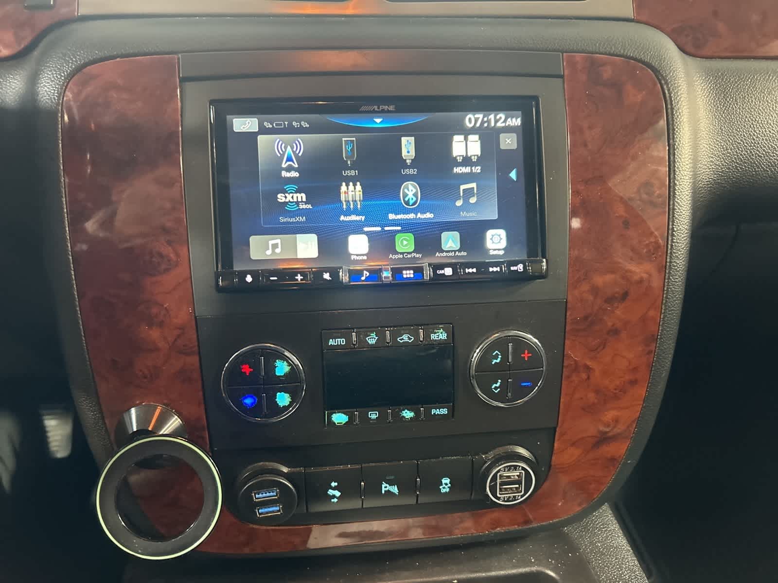 Thumbnail: 2014 Chevrolet Suburban - 28
