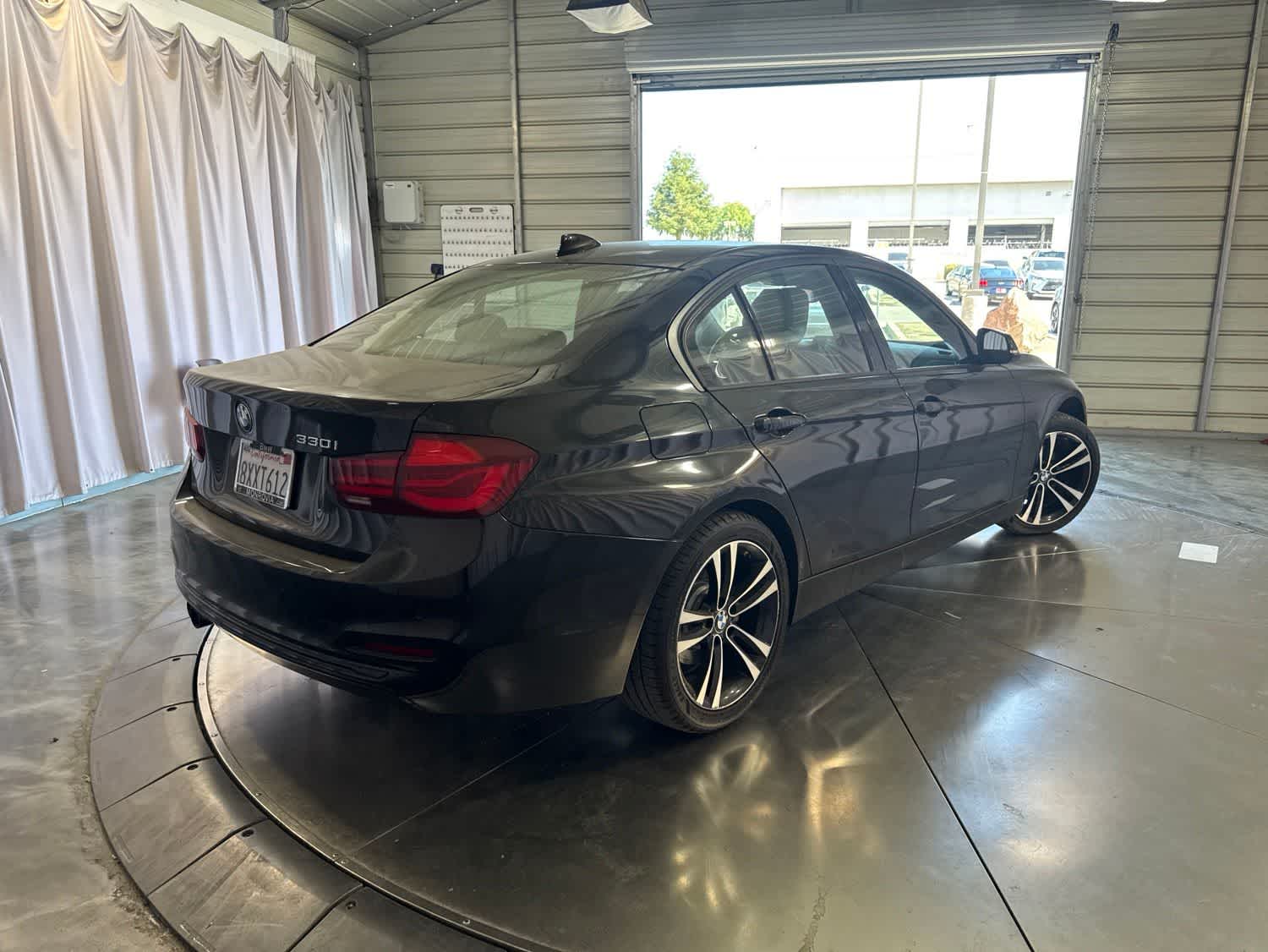 Thumbnail: 2018 BMW 3 Series - 3