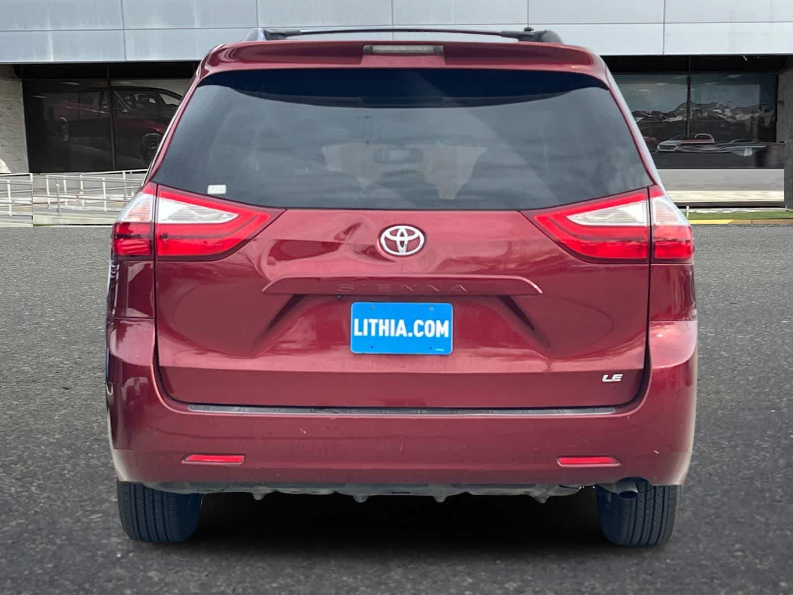 Thumbnail: 2017 Toyota Sienna - 8