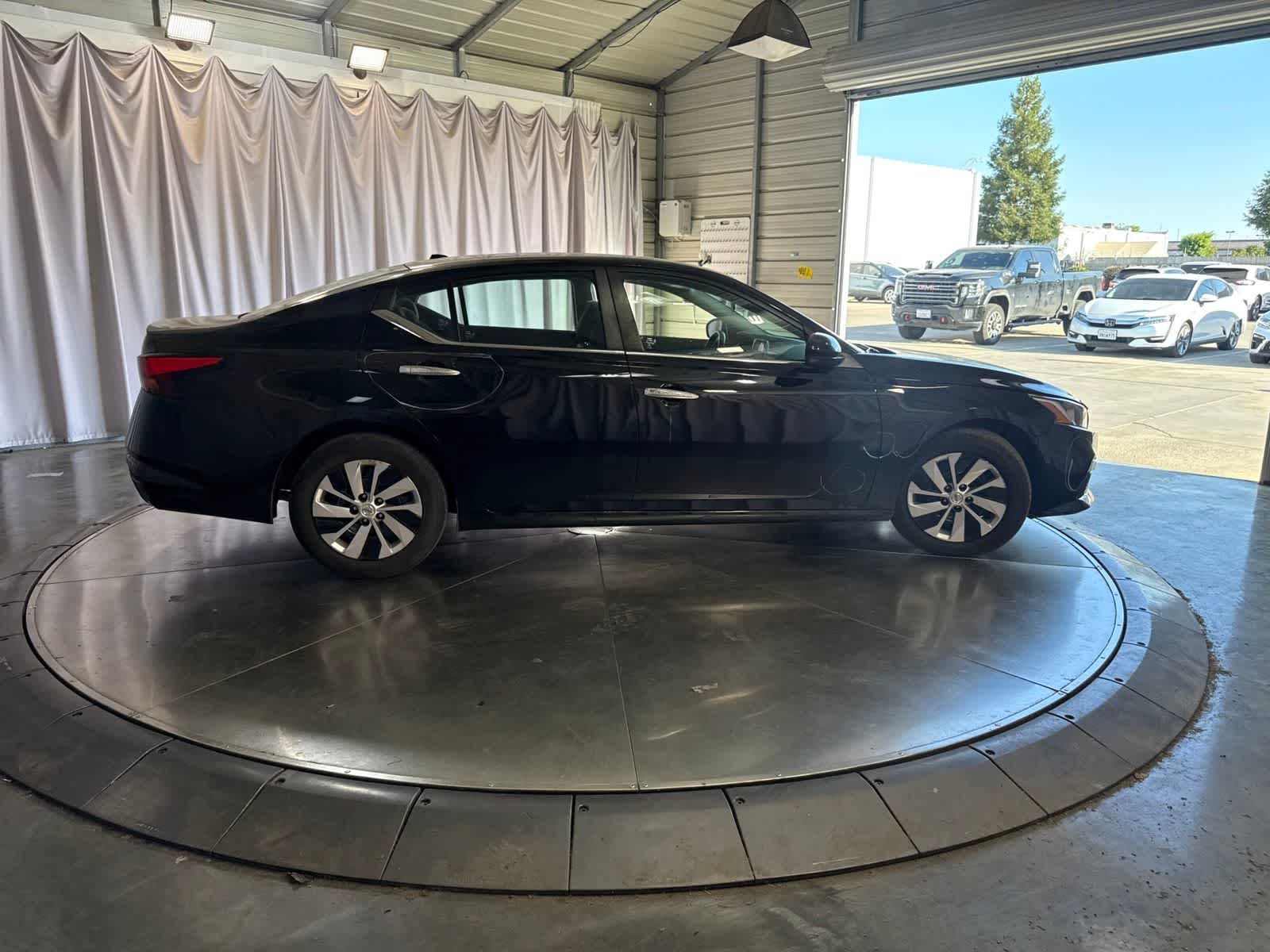 Thumbnail: 2020 Nissan Altima - 3