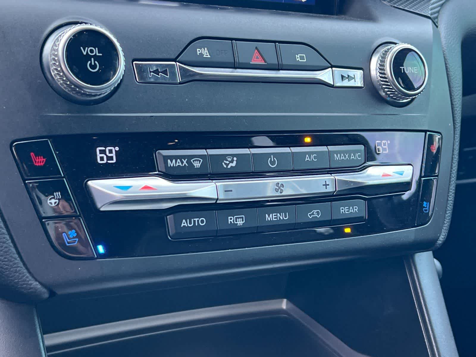 Thumbnail: 2020 Ford Explorer - 22