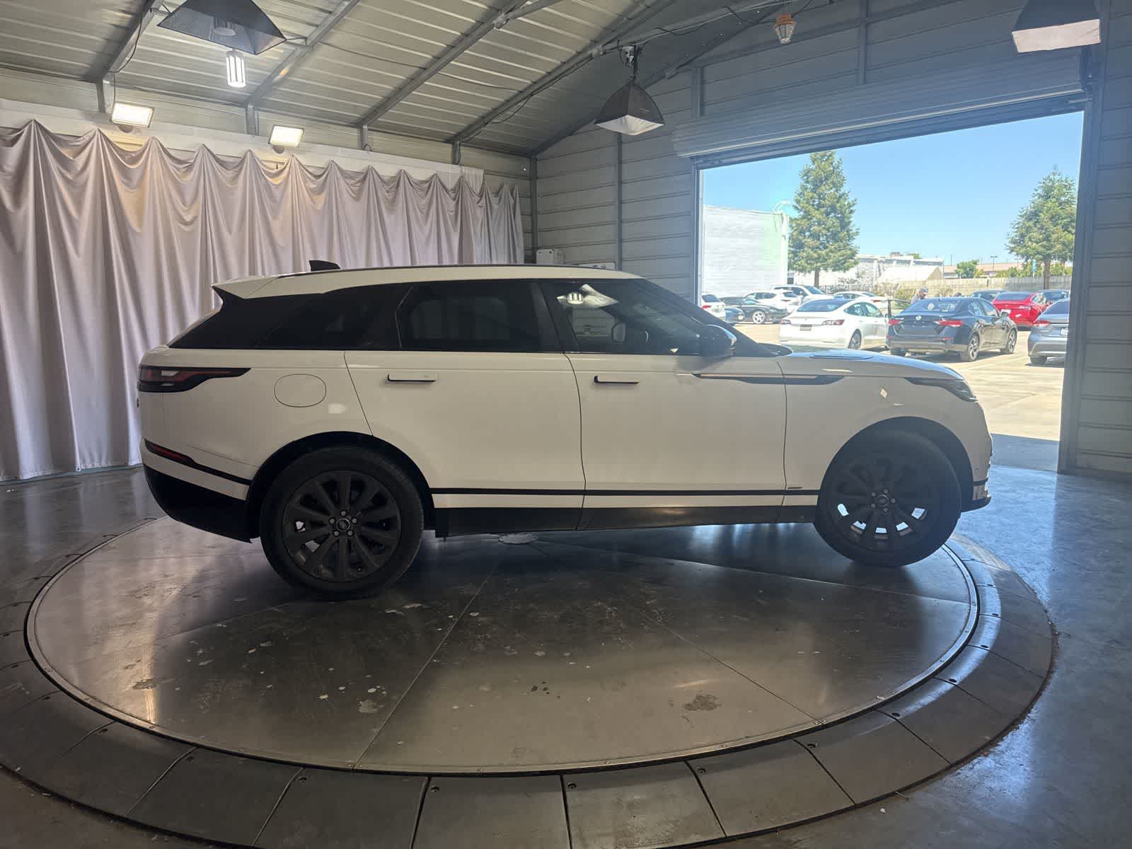 Thumbnail: 2018 Land Rover Range Rover Velar - 4