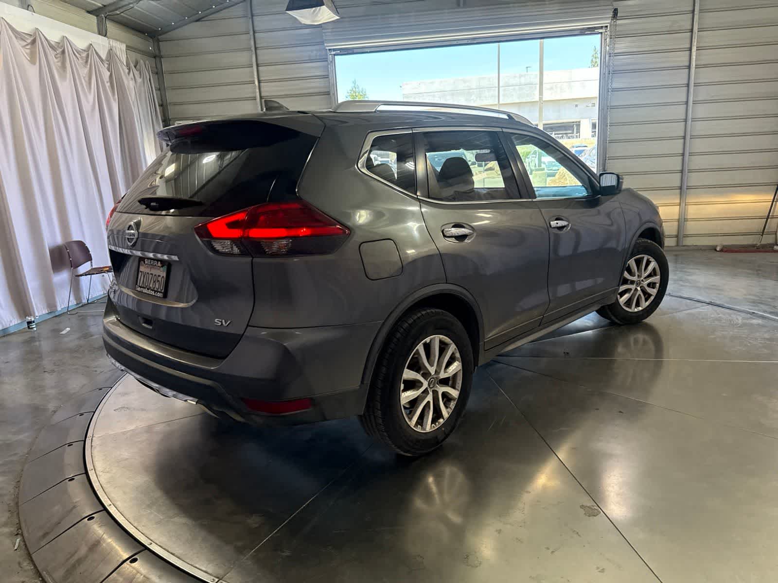 Thumbnail: 2017 Nissan Rogue - 4