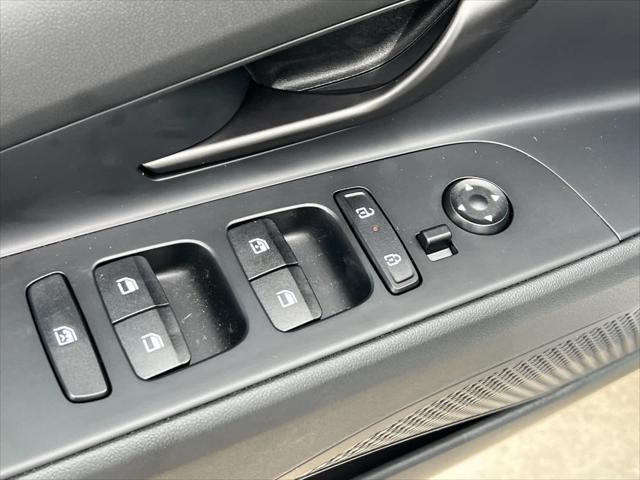 2025 Hyundai Elantra Sport 14