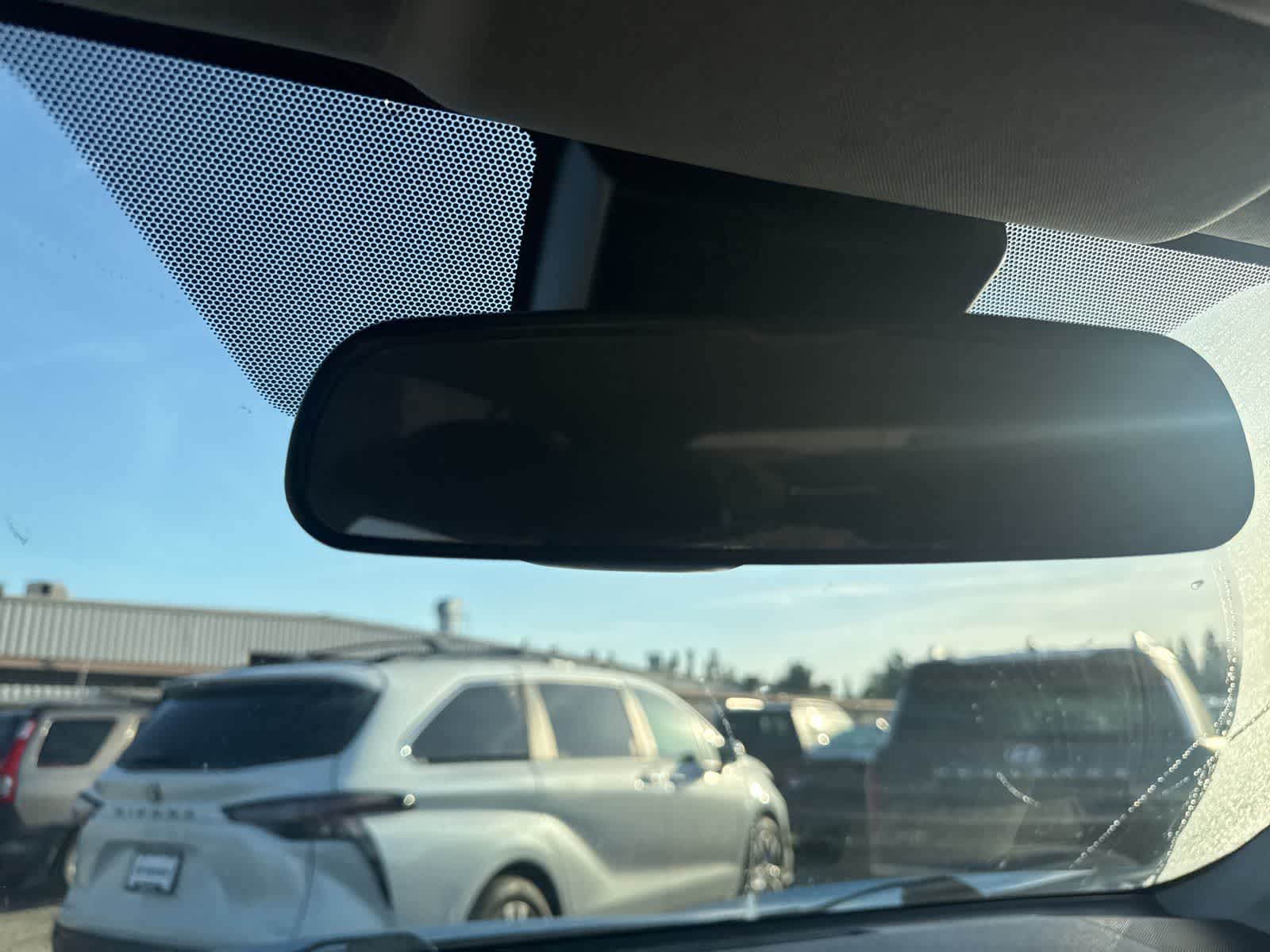 Thumbnail: 2017 Toyota RAV4 - 25