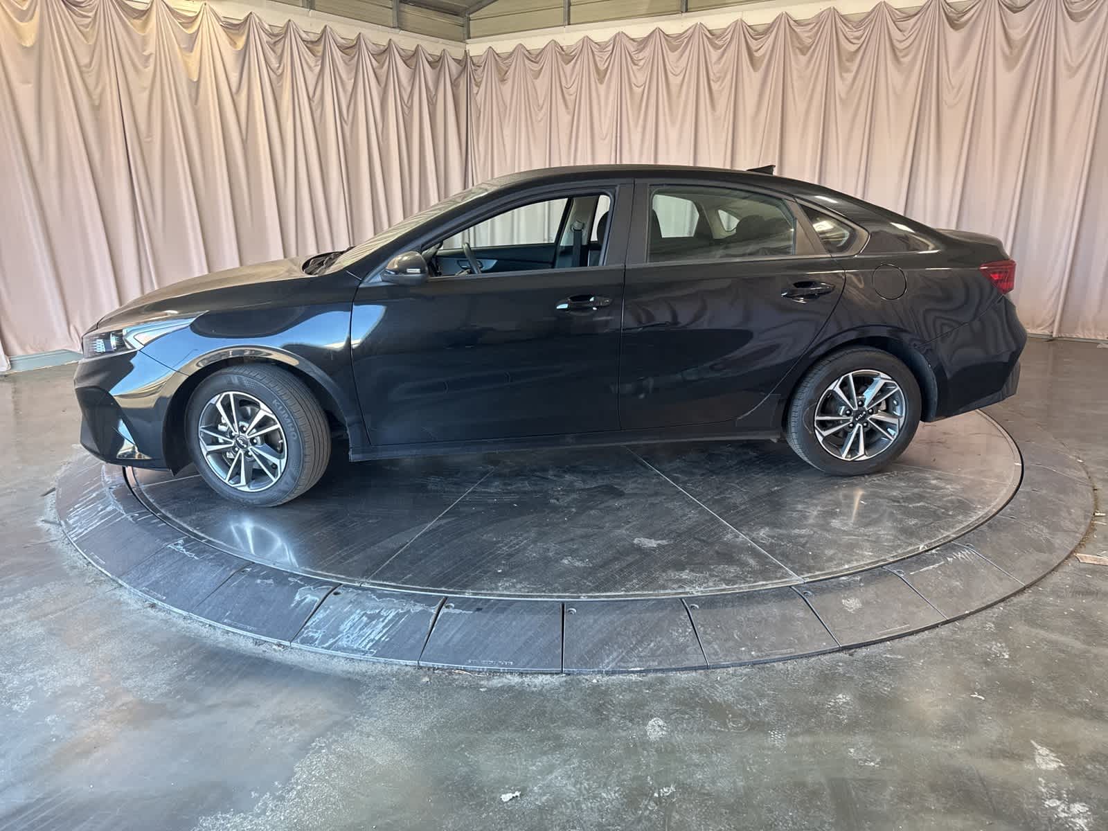 Thumbnail: 2024 Kia Forte - 8