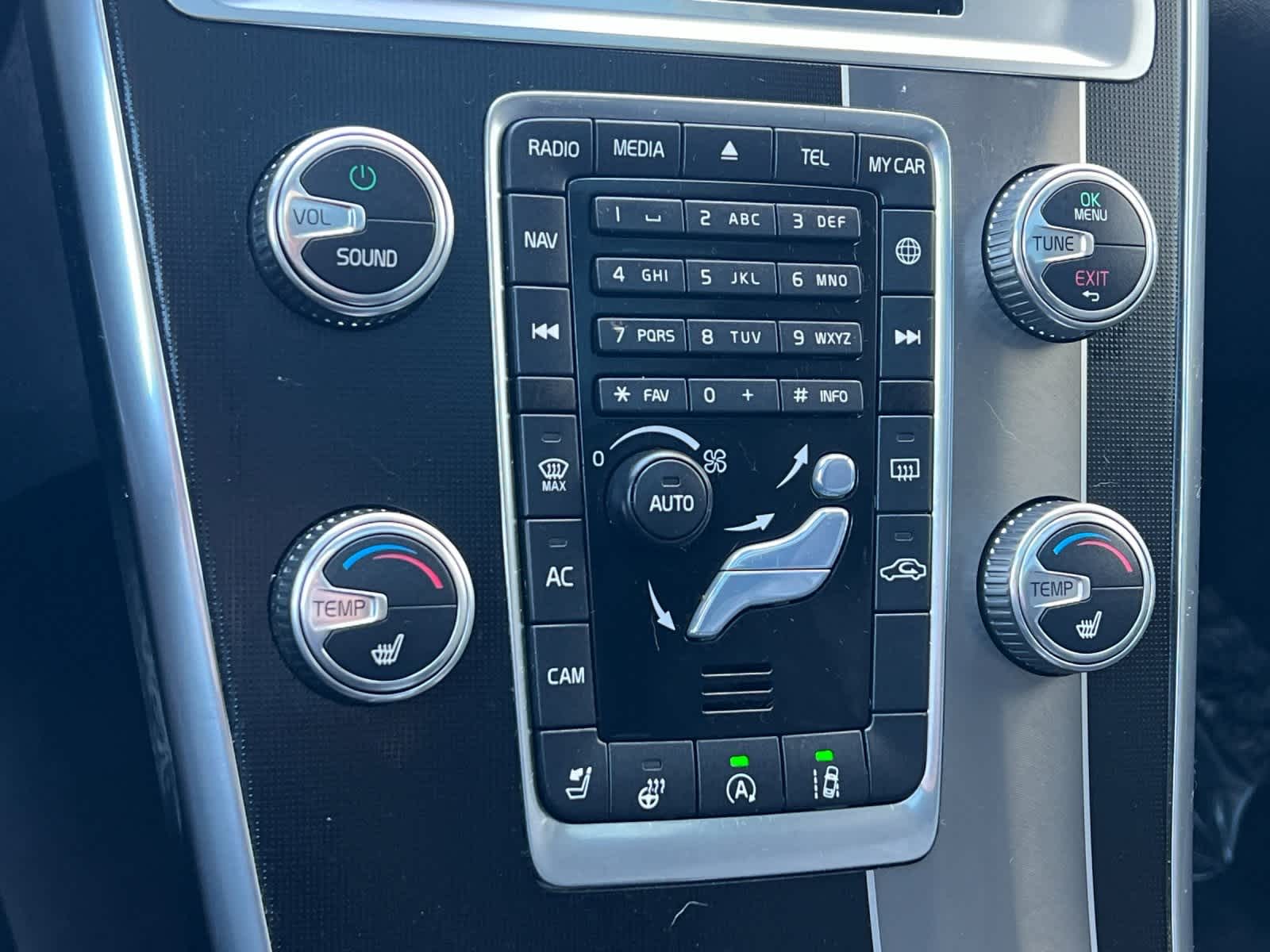 Thumbnail: 2017 Volvo XC60 - 22