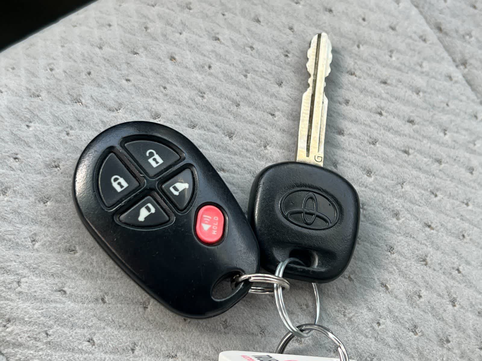 Thumbnail: 2012 Toyota Sienna - 28