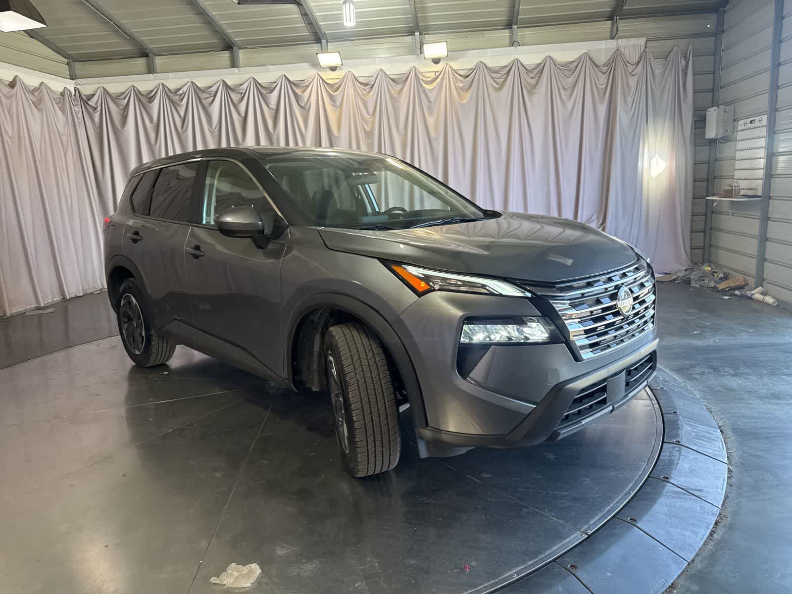 2025 Nissan Rogue SV photo 3