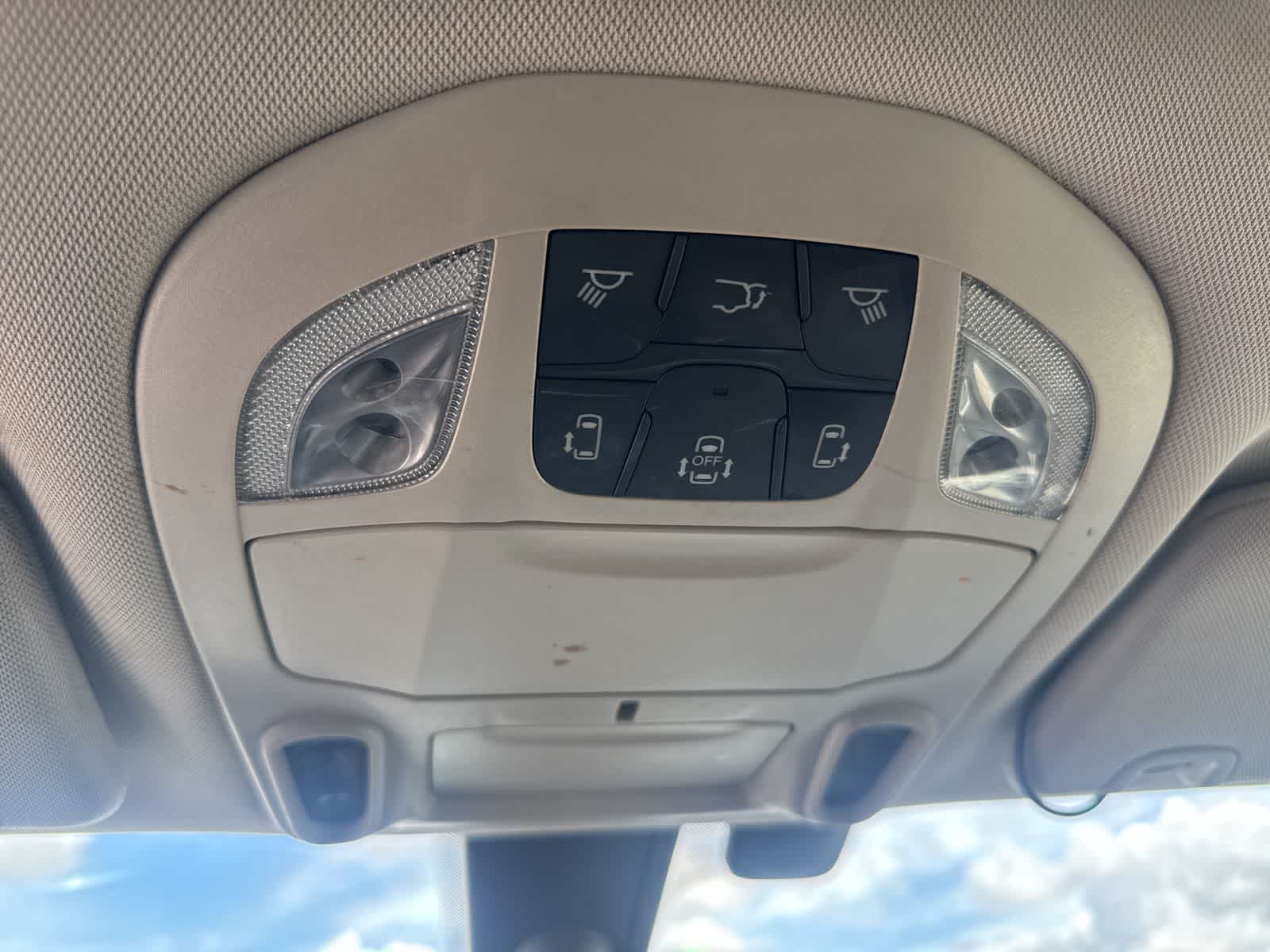 Thumbnail: 2020 Chrysler Pacifica - 28