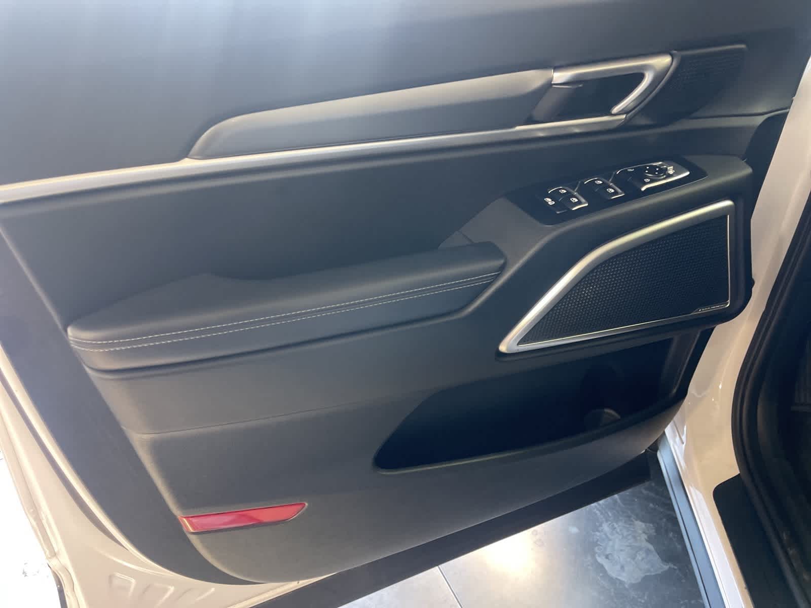 Thumbnail: 2022 Kia Telluride - 24